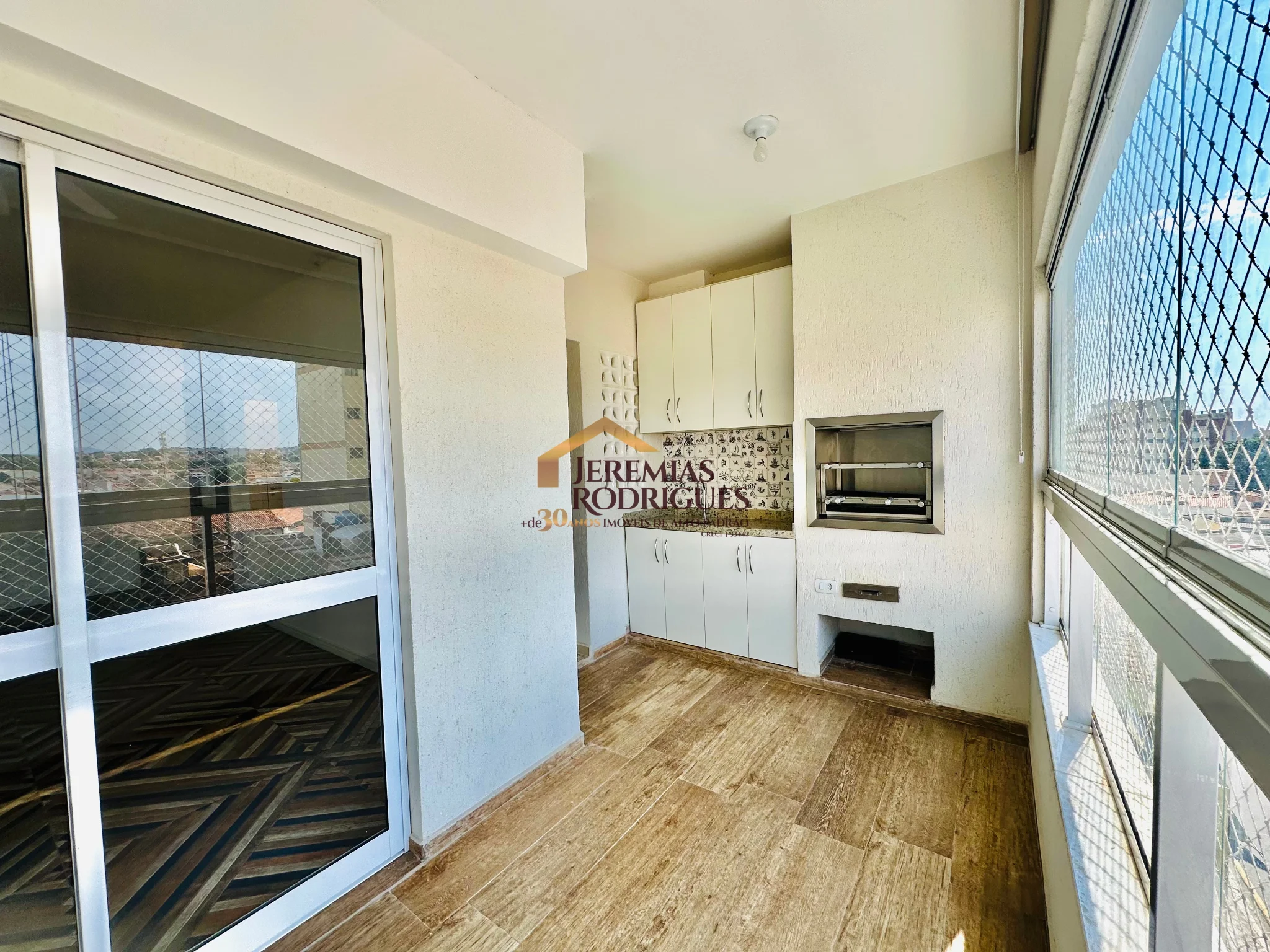 Apartamento para locação e venda no Edifício Solar Vicente Giffoni em Taubaté/SP.