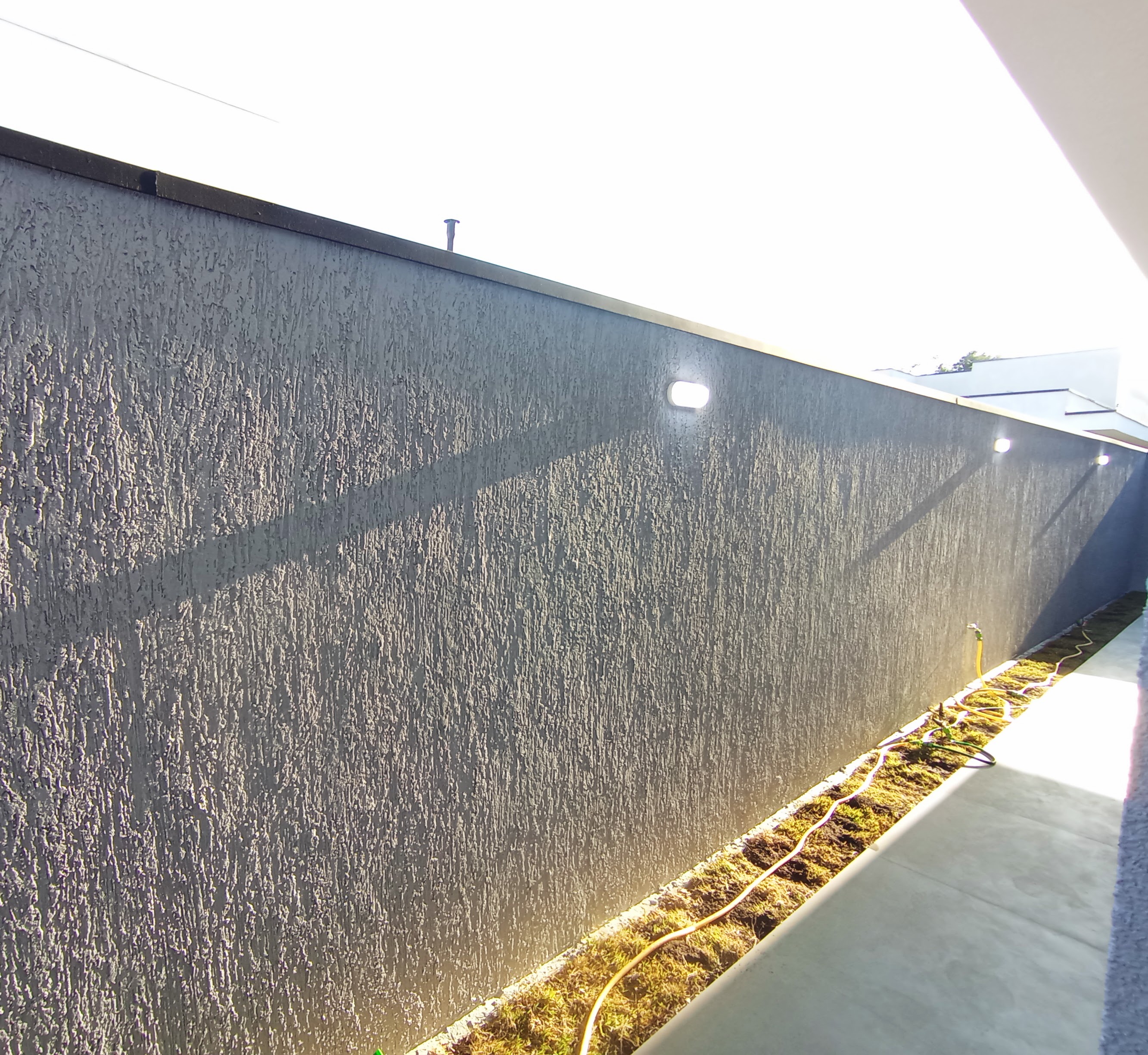 Casa à venda com 3 dormitórios no Condomínio Ouro Ville em Taubaté/SP.