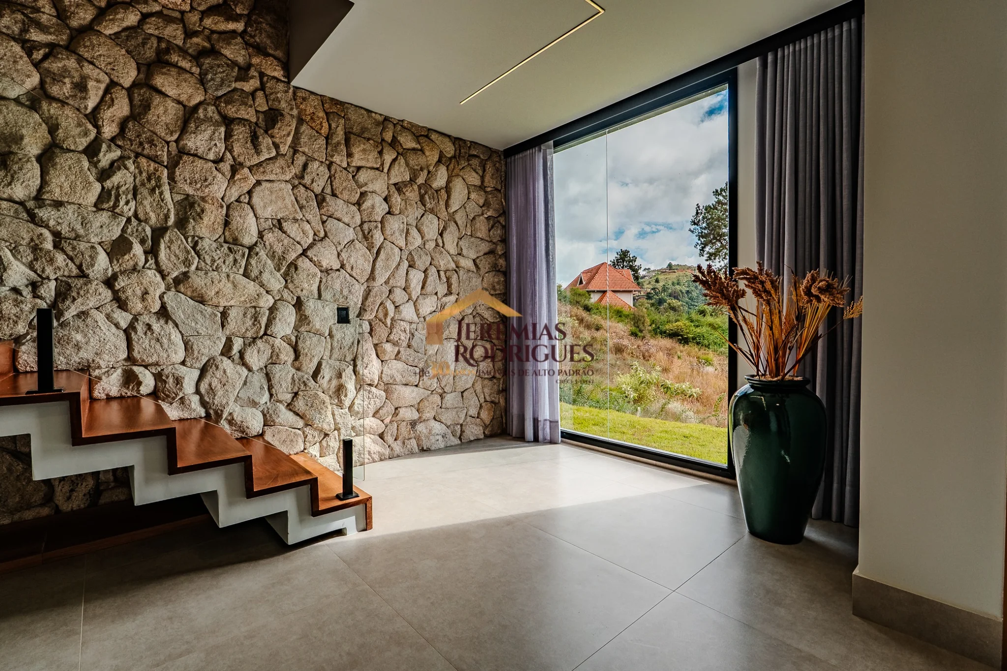 Casa à venda no Condomínio Iporanga em Campos do Jordão/SP.