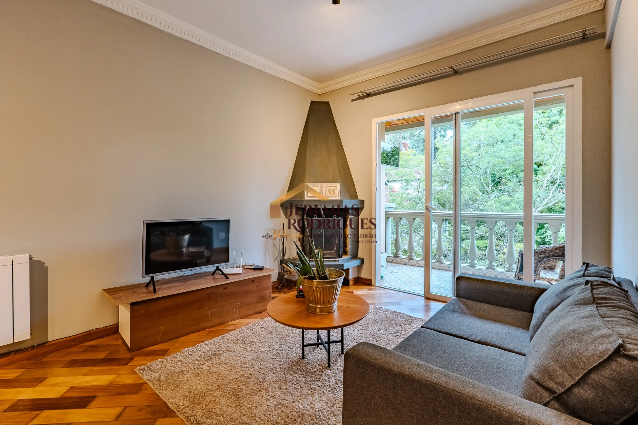 Apartamento à venda no Condomínio Chateau Du Loire em Campos do Jordão/SP. — foto 1
