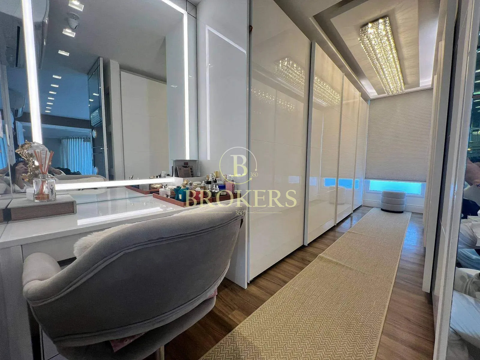 Luxo e sofisticação no Alphaville: Casa triplex mobiliada com 6 suítes, SPA e campo de futebol priv — foto 31