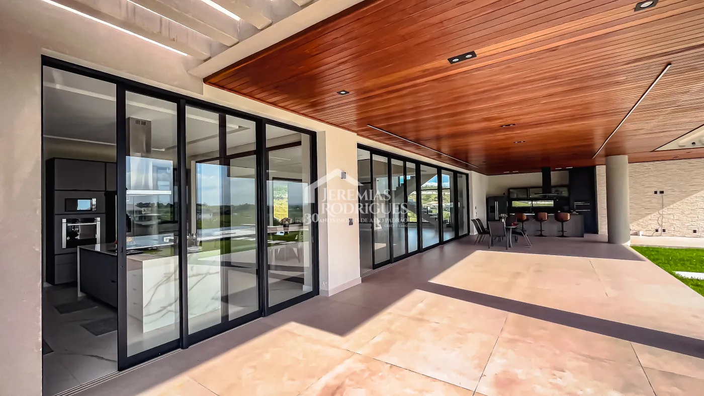 Casa com 3 suítes, 611 m² - Condomínio Village da Serra - Tremembé/SP