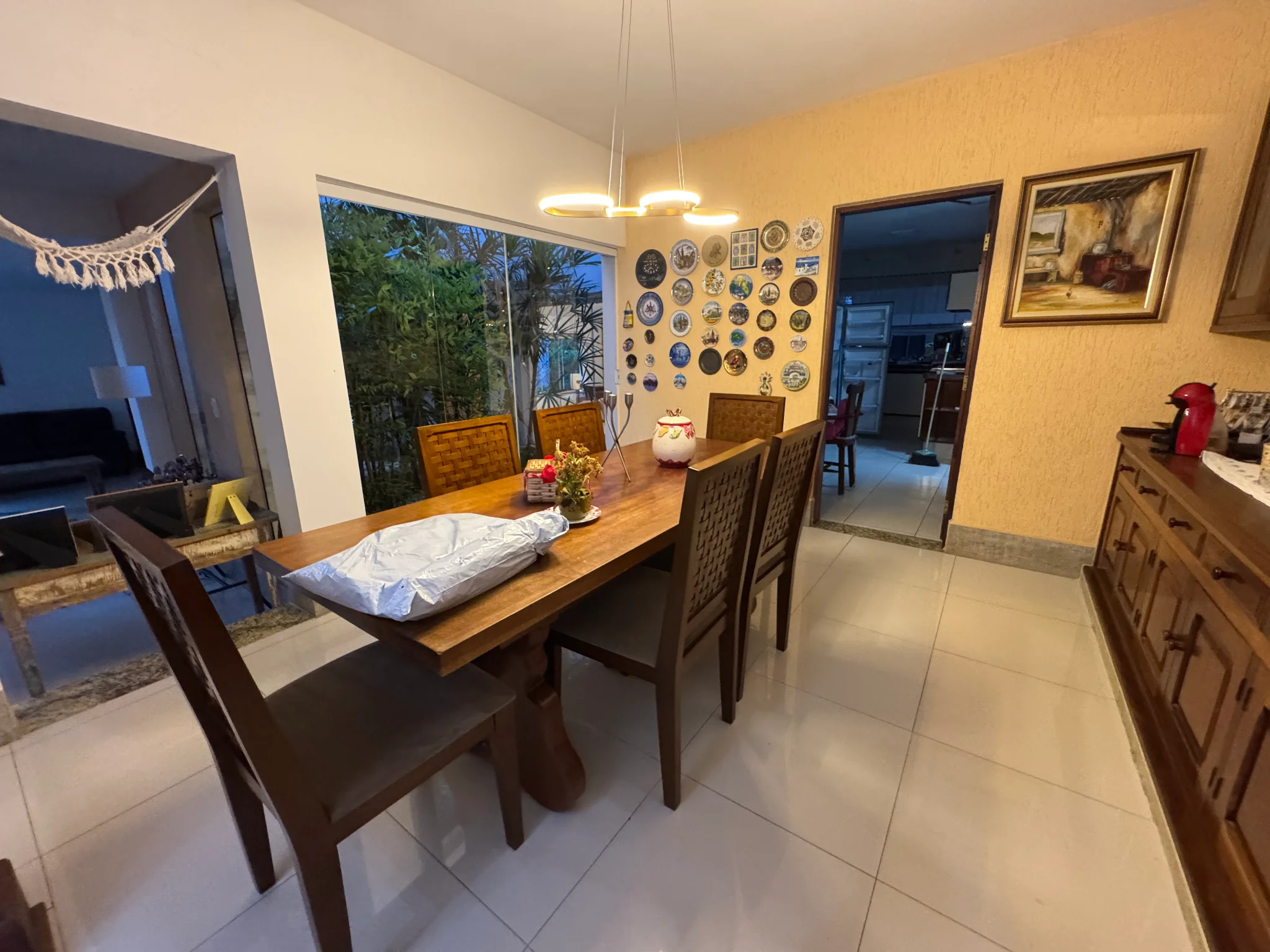 Casa à venda com 5 dormitórios no Condomínio Villlage Paineiras em Pindamonhangaba/SP. 