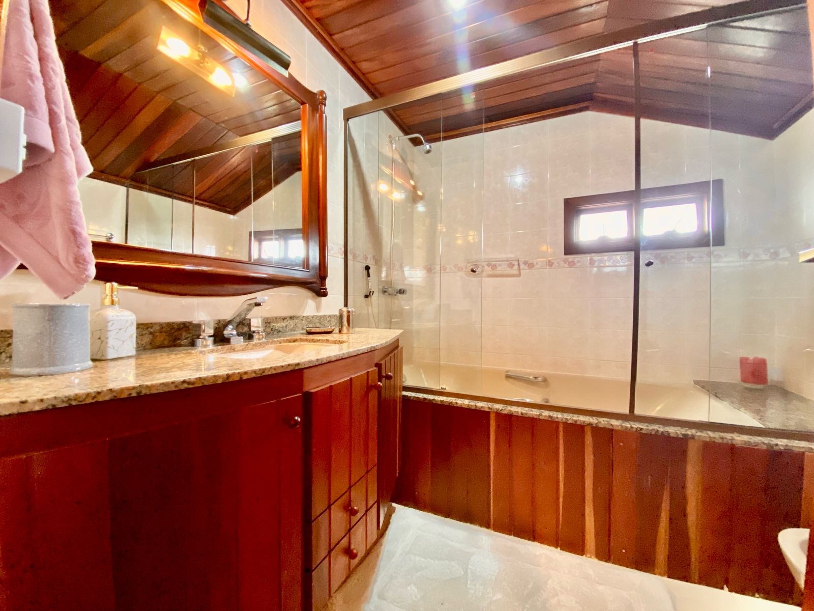 Apartamento à venda no Condomínio Le Bourg Saint Maurice em Campos do Jordão/SP.