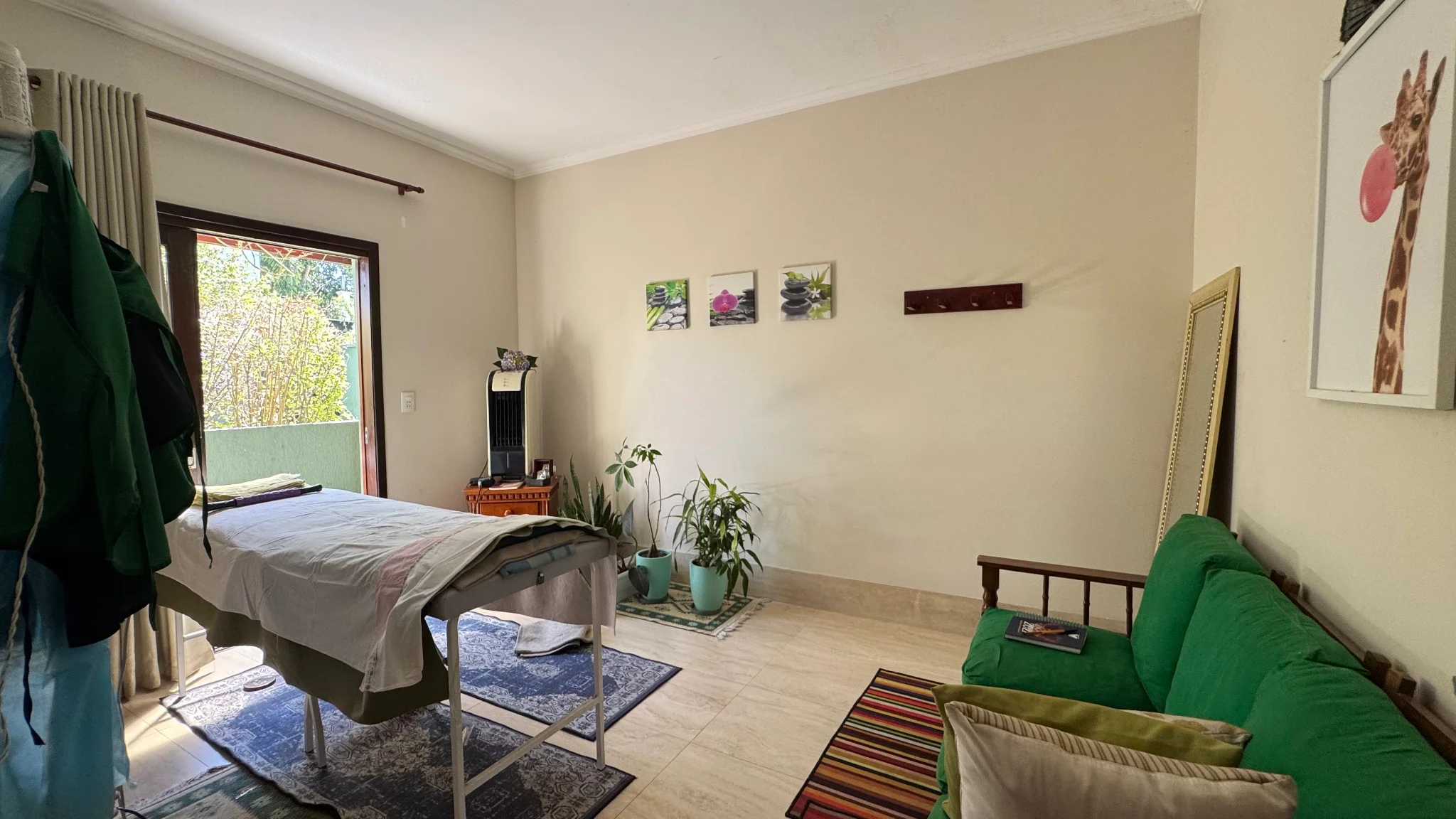 Casa e terreno á venda no Condomínio Campos do Conde III em Tremembé/SP.