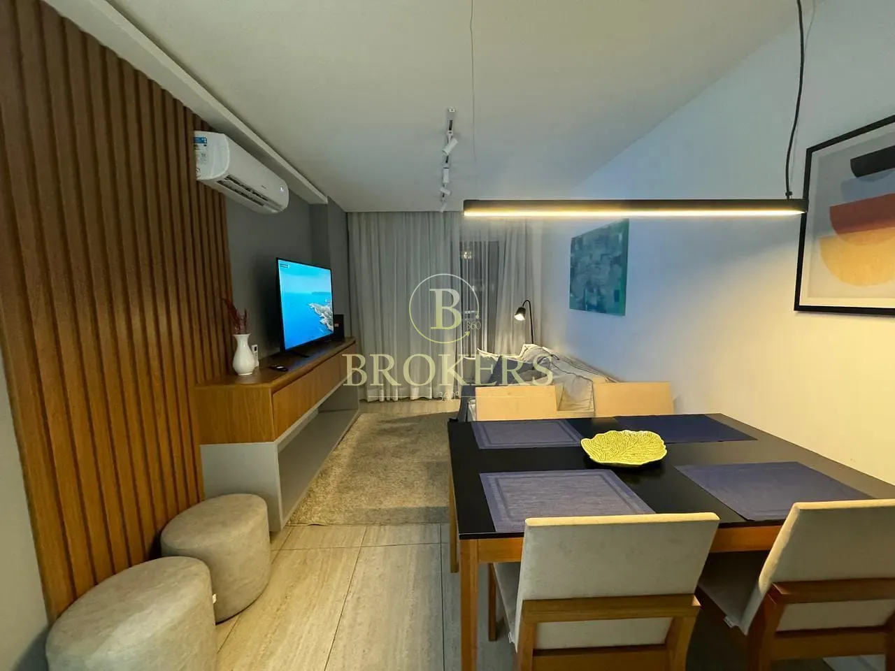 Apartamento a venda. Ipanema na quadra da praia! 2 quartos (1 suíte), varanda com vista mar, vaga,