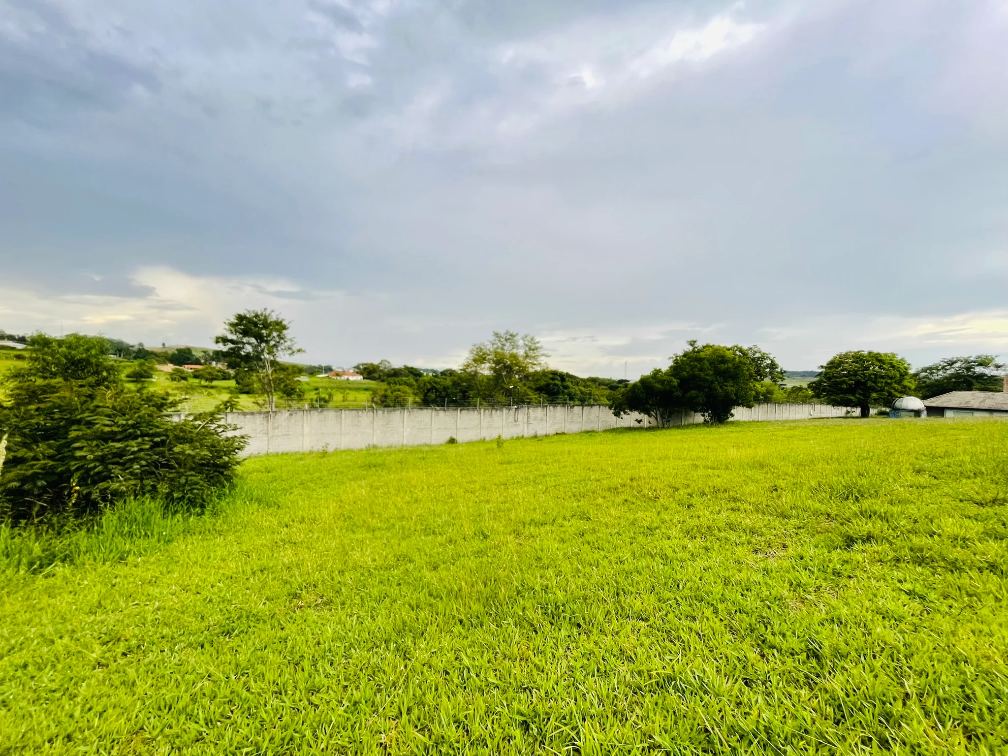 Terreno à venda com 1.011 m² no Condomínio Altos do Cataguá em Taubaté/SP