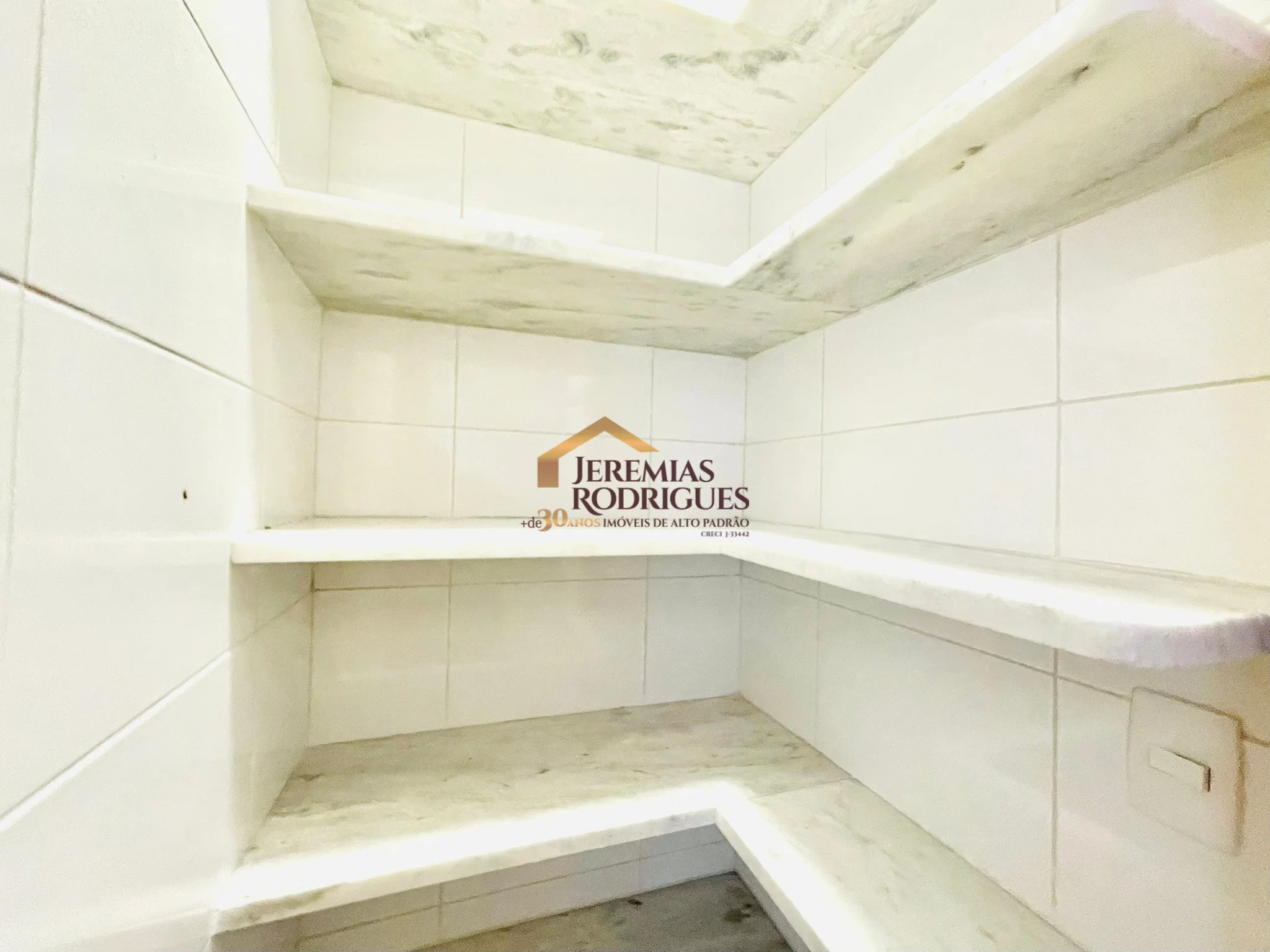 Apartamento Mobiliado para locação e venda no Condomínio Des Arts em Taubaté/SP.