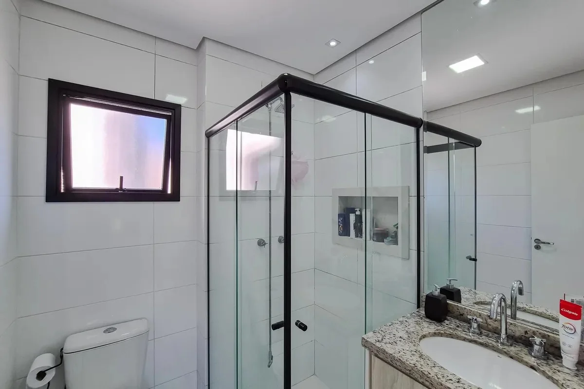 Oportunidade no Centro de SBC: Apartamento Moderno de 74m², 2 Suítes, Varanda Gourmet e 2 Vagas Livres – Abaixo do Valor de Avaliação!