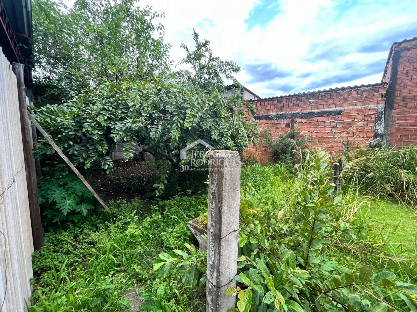Terreno com 1.800 m² no bairro Campo Alegre em Pindamonhangaba/SP.