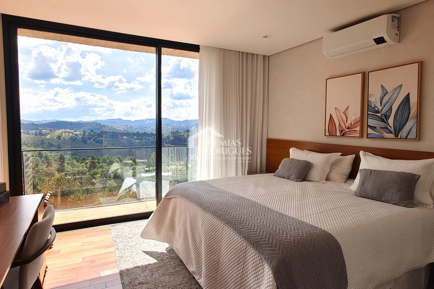 Mansão à venda com 11 suítes no Condomínio Gran Ville em Campos do Jordão/SP.