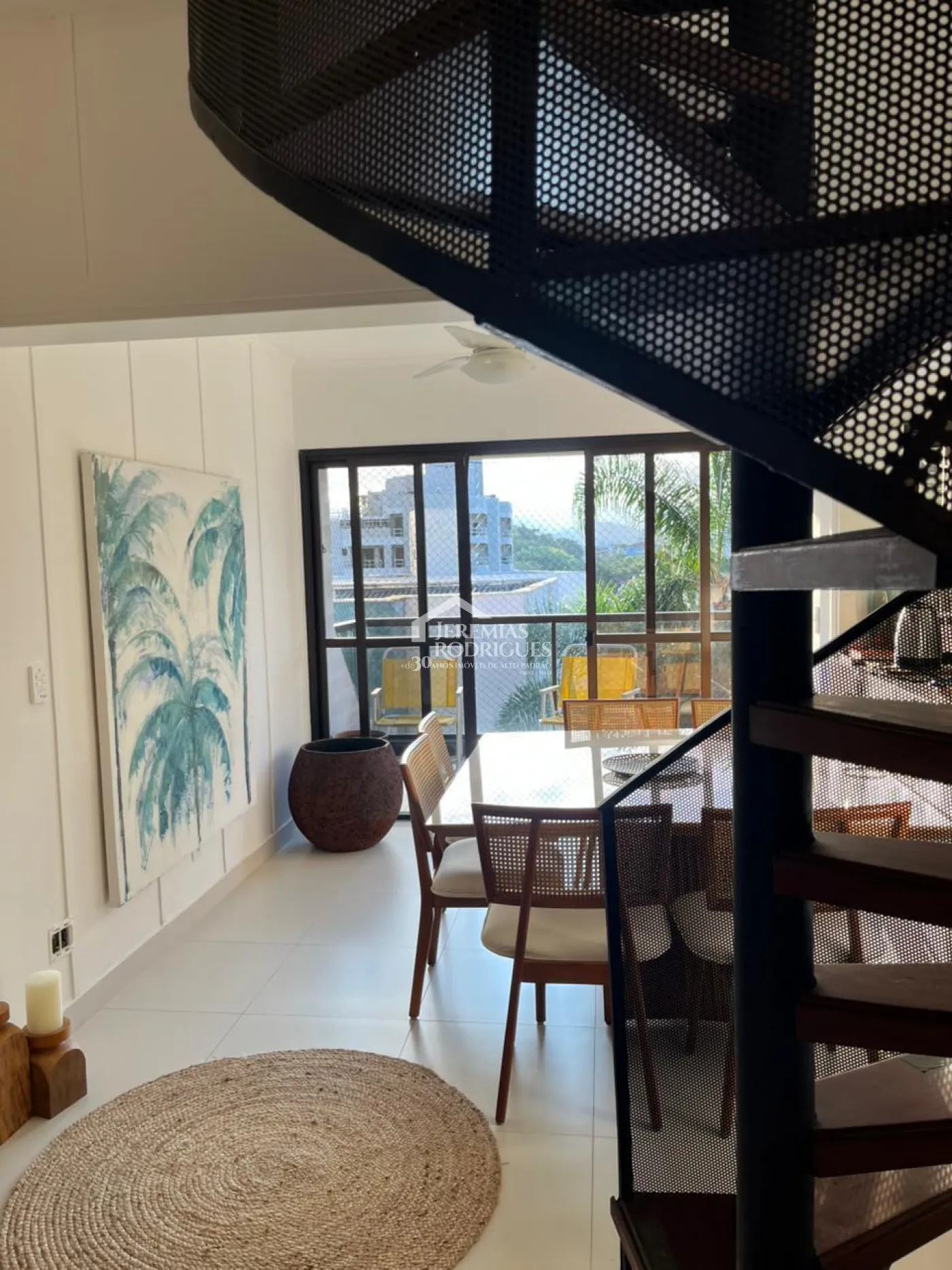 Apartamento duplex à venda com 3 dormitórios, 194 m² no Condomínio Lauro Rezende em Ubatuba/SP.
