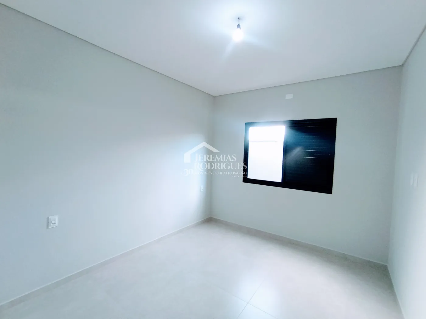 Casa à venda com 3 suítes no Condomínio Ouro Ville em Taubaté/SP