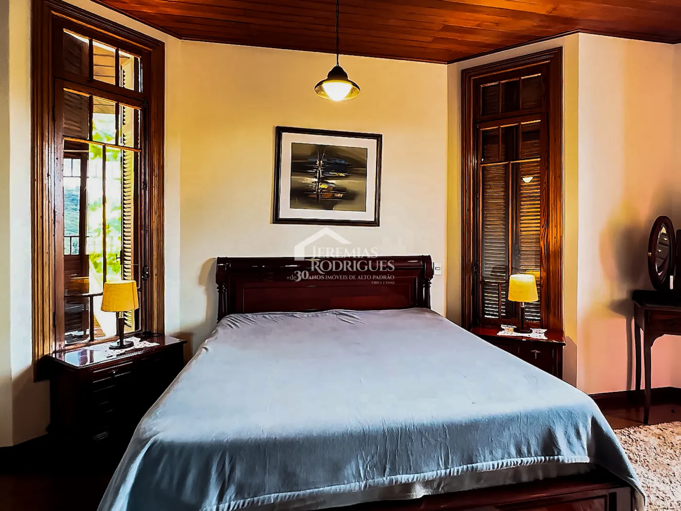 Casa à venda com 5 dormitórios no Condomínio Residencial Gran Ville em Campos do Jordão/SP.