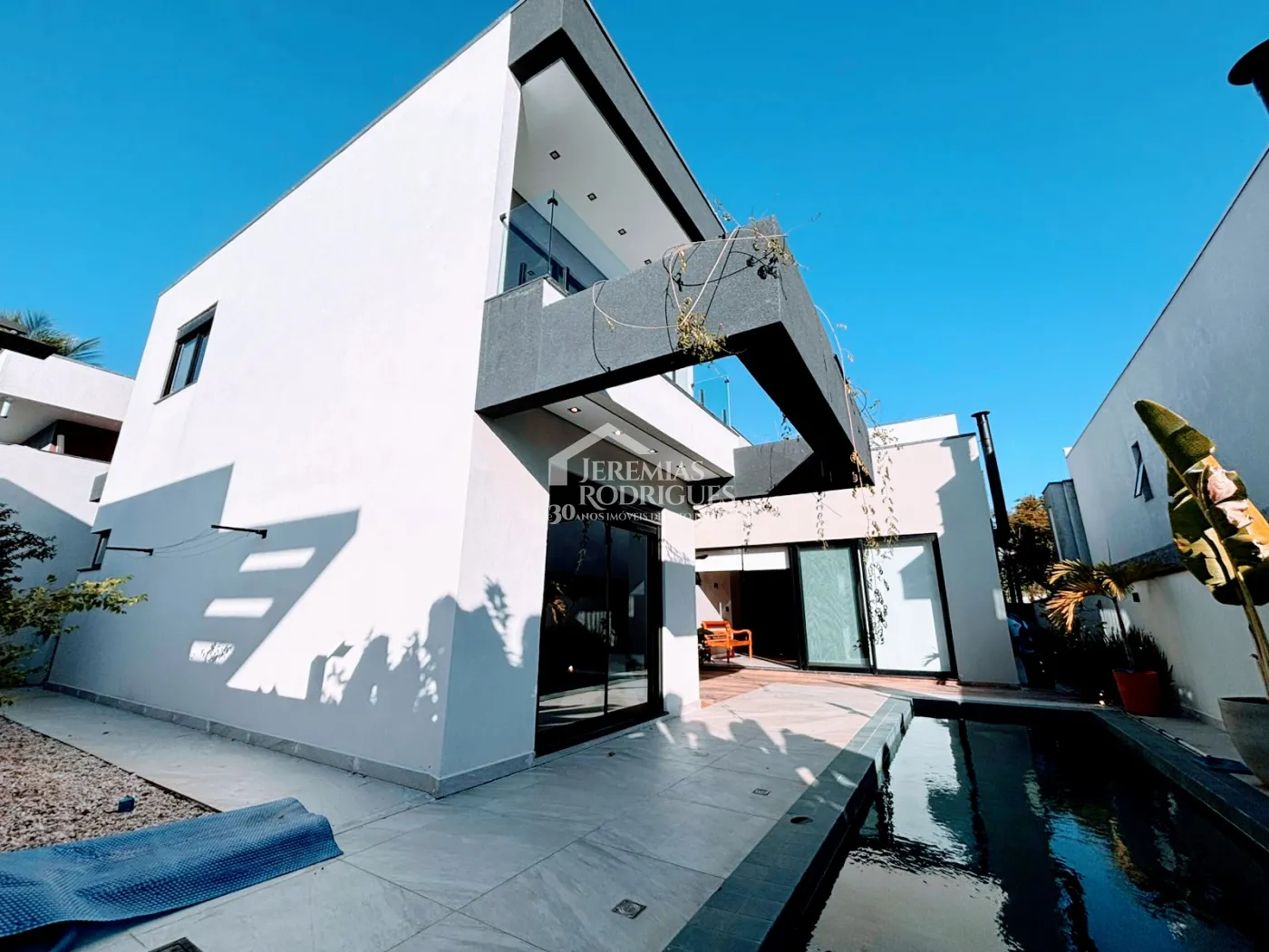 Casa à venda com 5 dormitórios no Condomínio Reserva dos Lagos em Pindamonhangaba/SP.