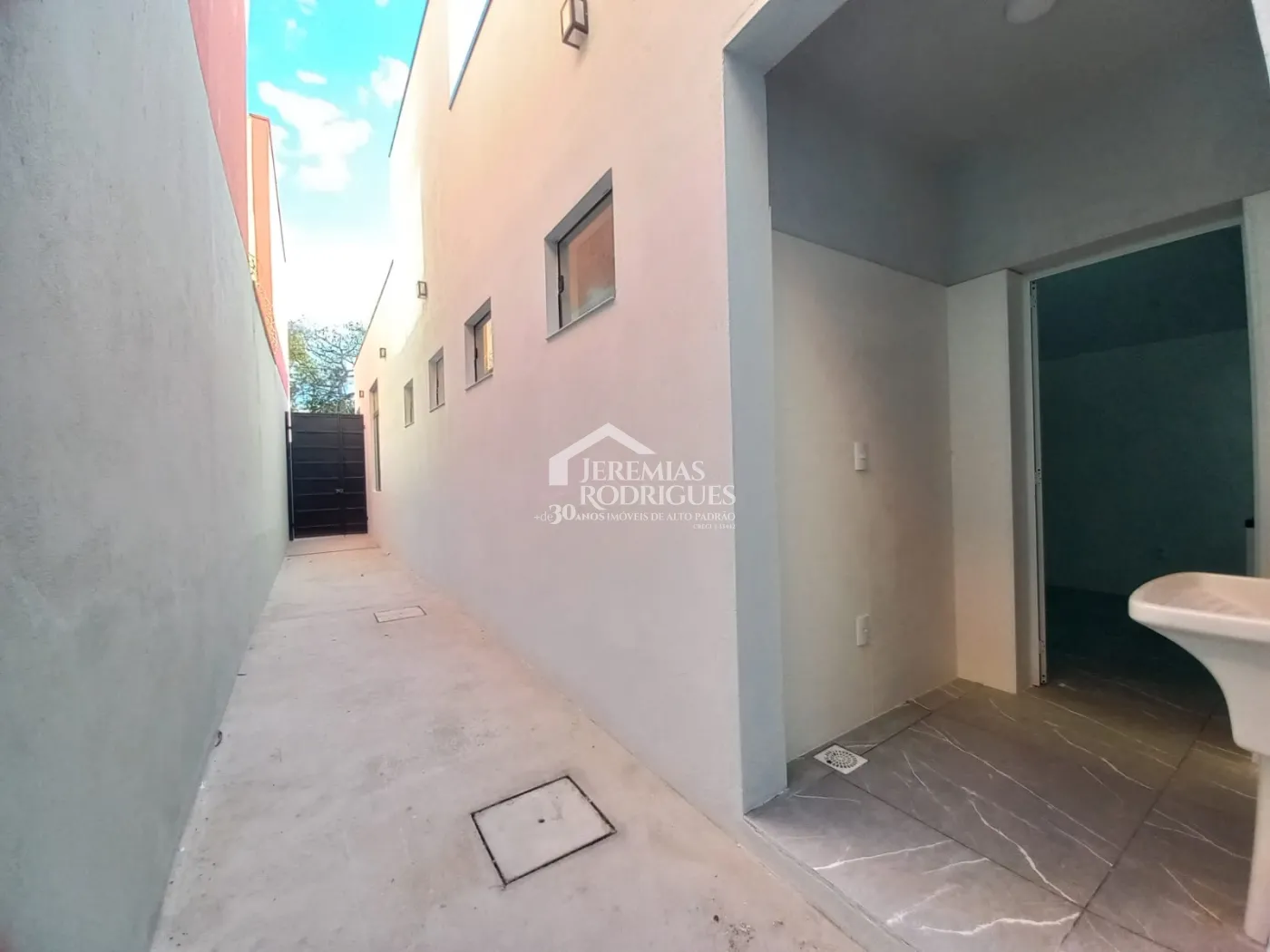 Galpão com 144 m² no bairro Residencial Jardim Aurora em Pindamonhangaba/SP.