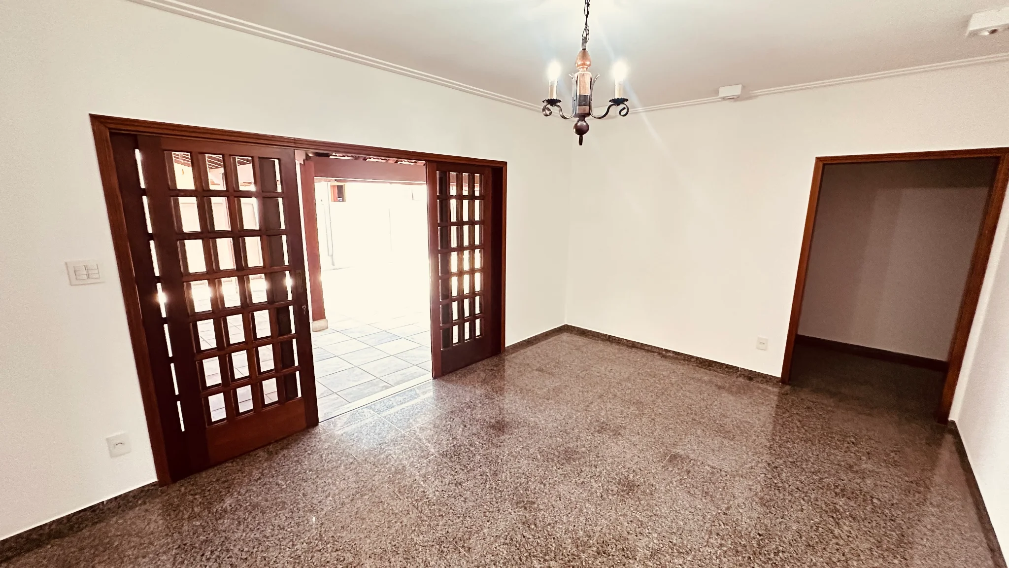 Casa com 6 dormitórios para locação no Condomínio Village Paineiras em Pindamonhangaba/SP