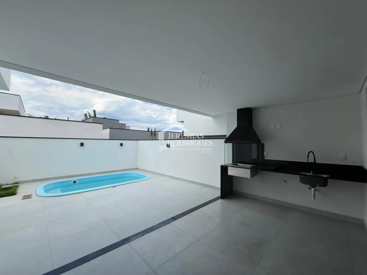 Casa com 3 dormitórios, 184 m² - Condomínio Parque das Araucárias - Tremembé/SP.