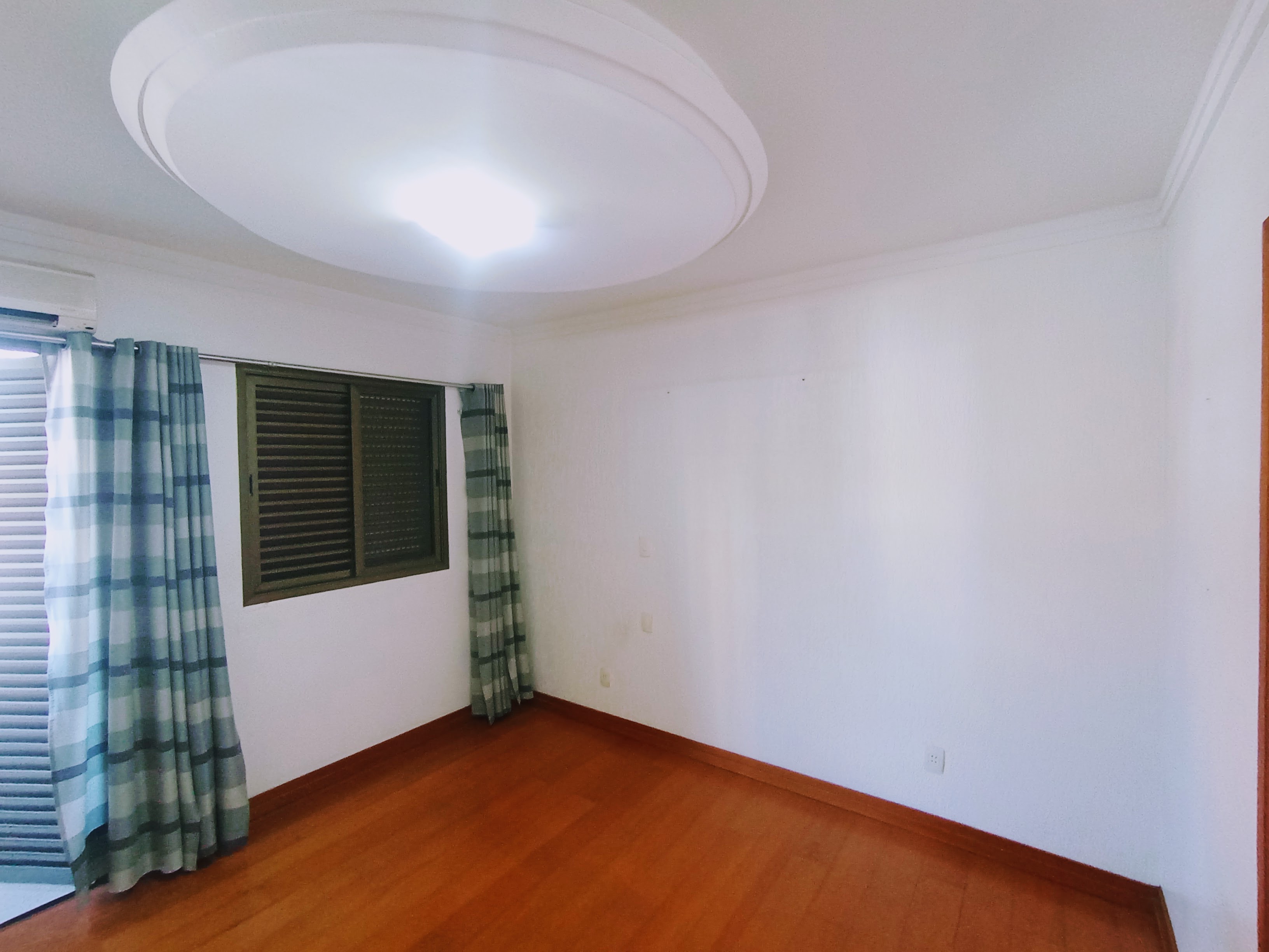 Apartamento à venda com 3 dormitórios, 171 m² no Condomínio Green Tower em Taubaté/SP.