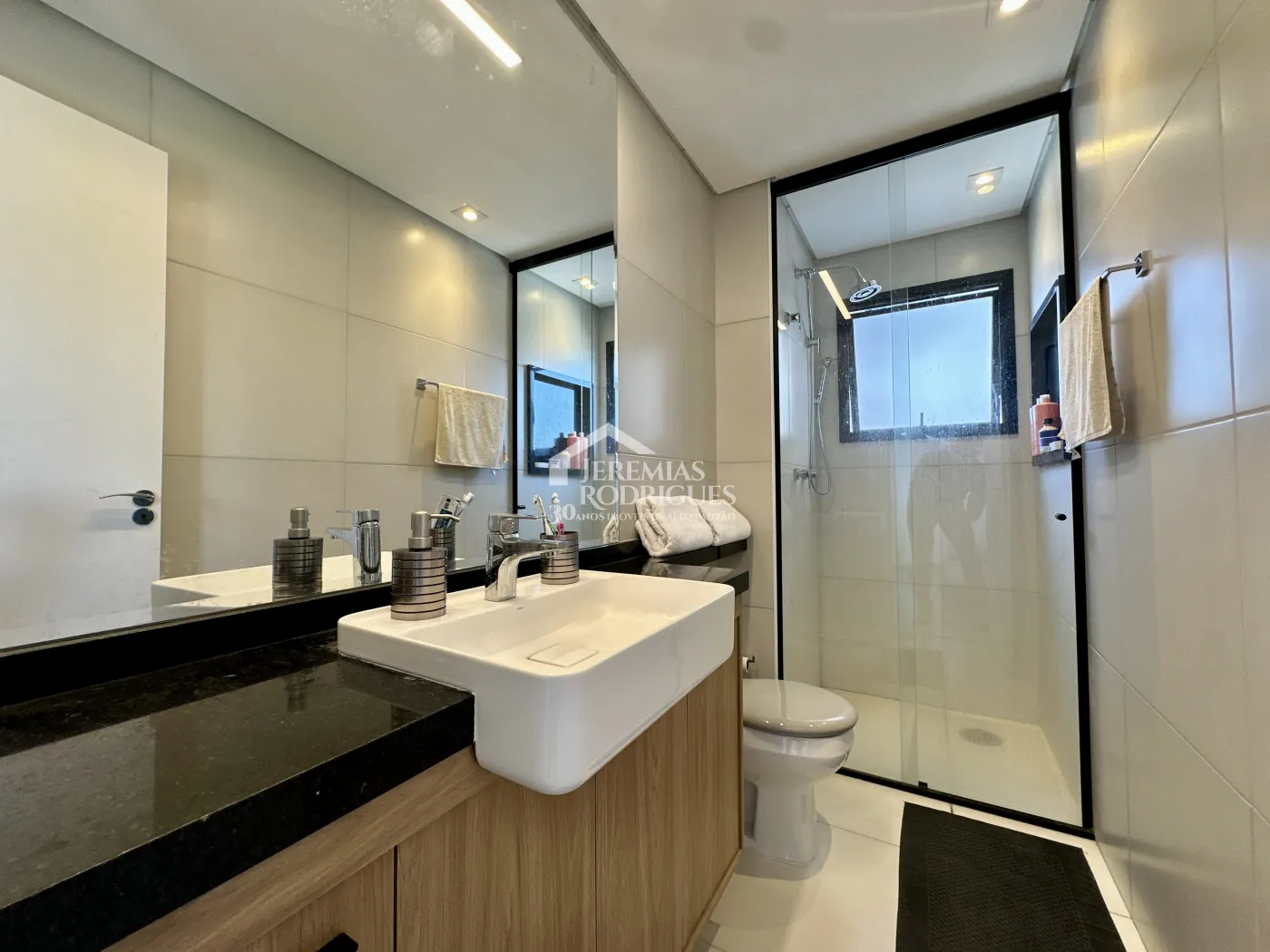 Apartamento à venda com 3 dormitórios, 109 m² no Edifício Lucca em Taubaté/SP