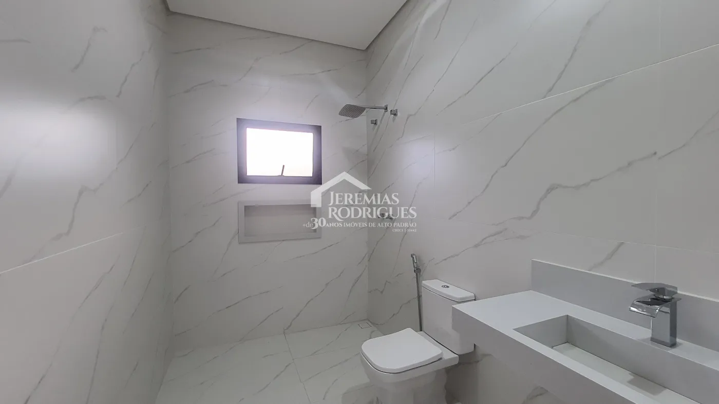 Casa à venda com 3 suítes no Condomínio Chácaras Cataguá em Taubaté/SP.