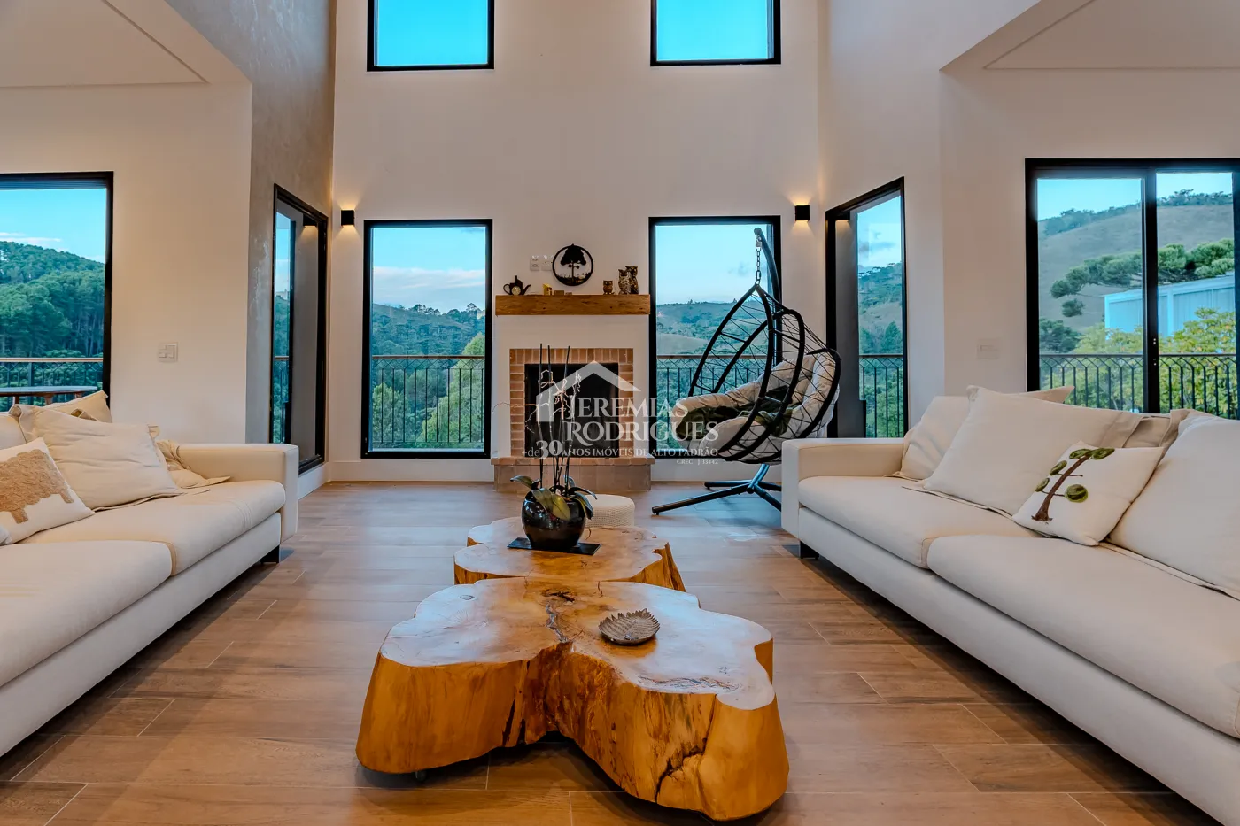 Casa à no Condomínio Recanto do Sol em Campos do Jordão/SP