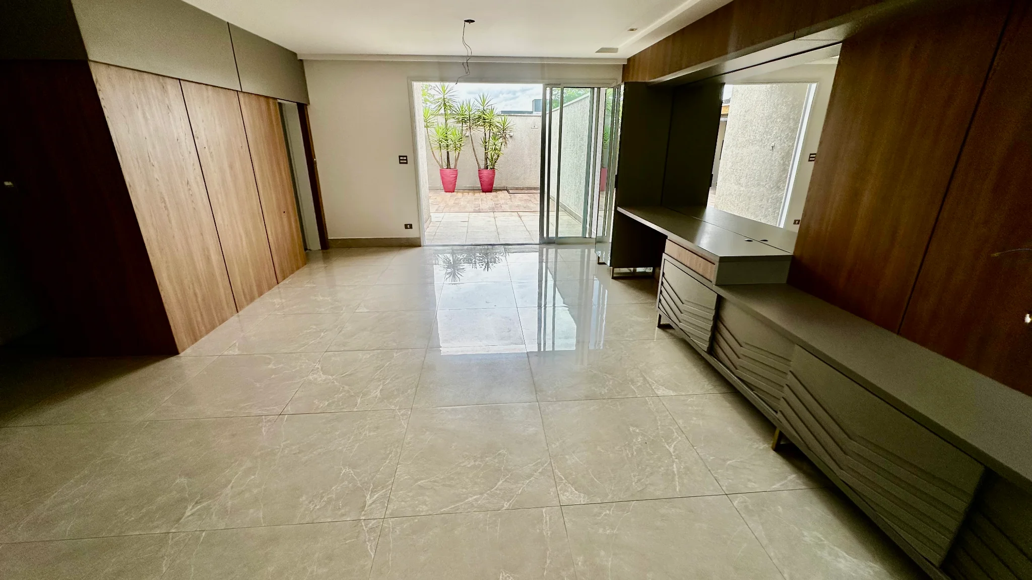 Casa para locação com 4 dormitórios no Campos do Conde II em Tremembé/SP. 