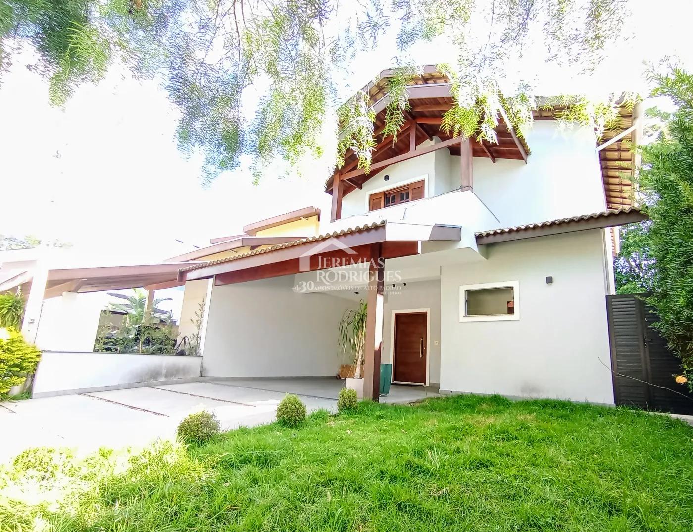 Casa à venda com 3 dormitórios no Condomínio Campos do Conde I em Tremembé/SP.