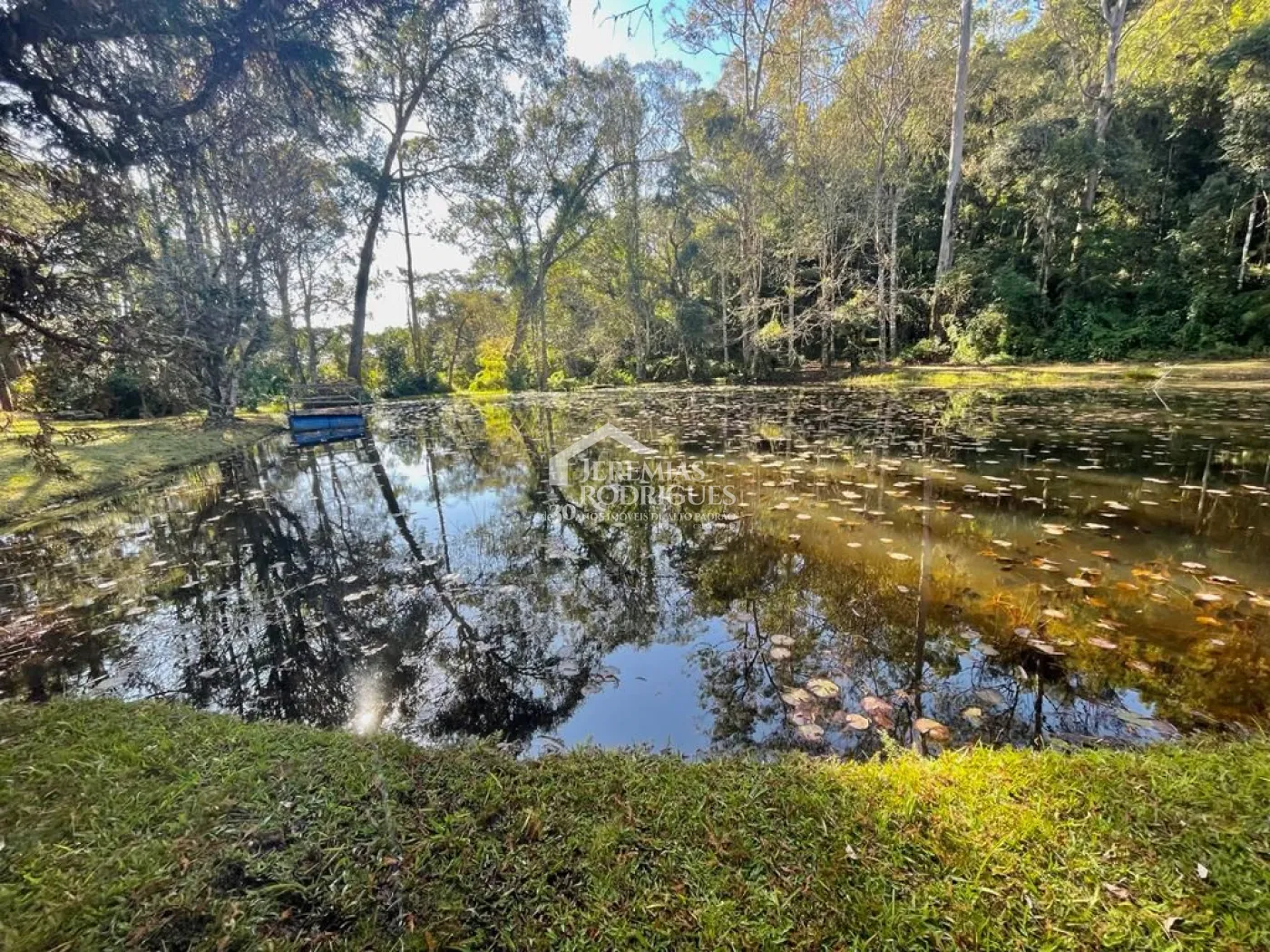 Terreno à venda com 1.068,58 m² no Condomínio Reserva Figueiredo em Campos do Jordão/SP.