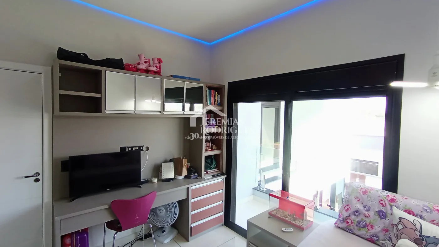 Casa à venda com 3 dormitórios no Condomínio Tecoara em Taubaté/SP.