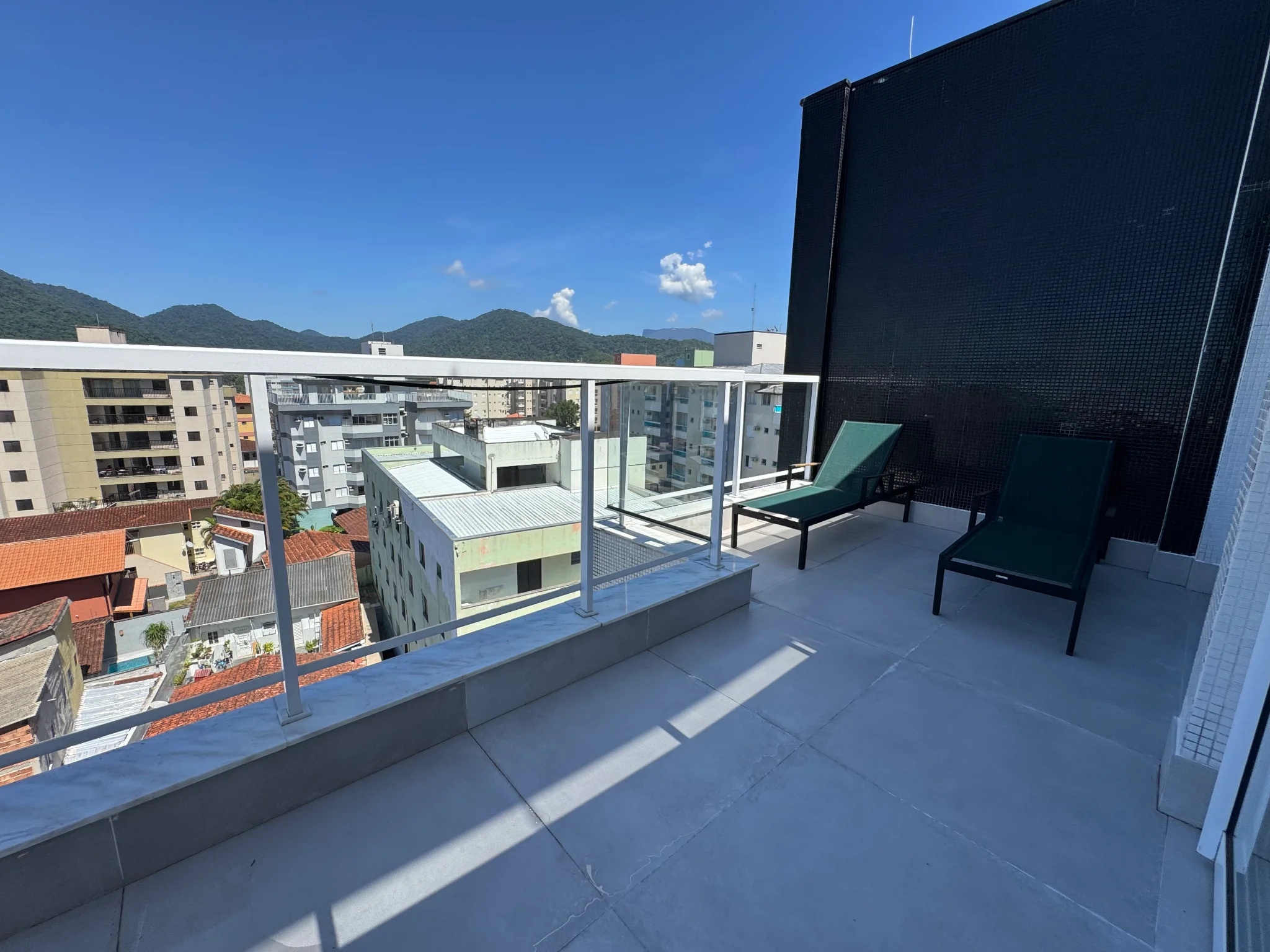 Cobertura à venda com 3 suítes, 177 m² no Condomínio Porto Damy em Ubatuba/SP. 