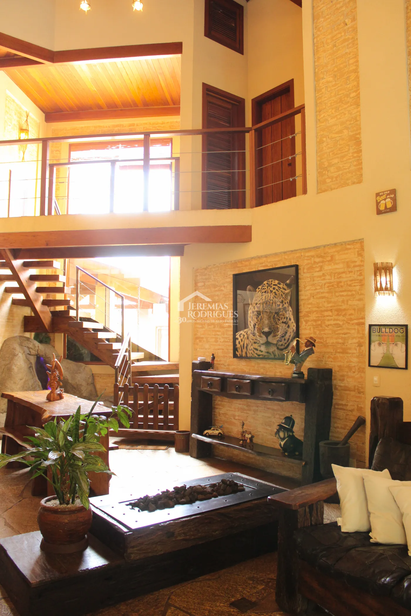 Casa para venda e locação com 5 dormitórios no Condomínio Taubaté Village em Taubaté/SP.