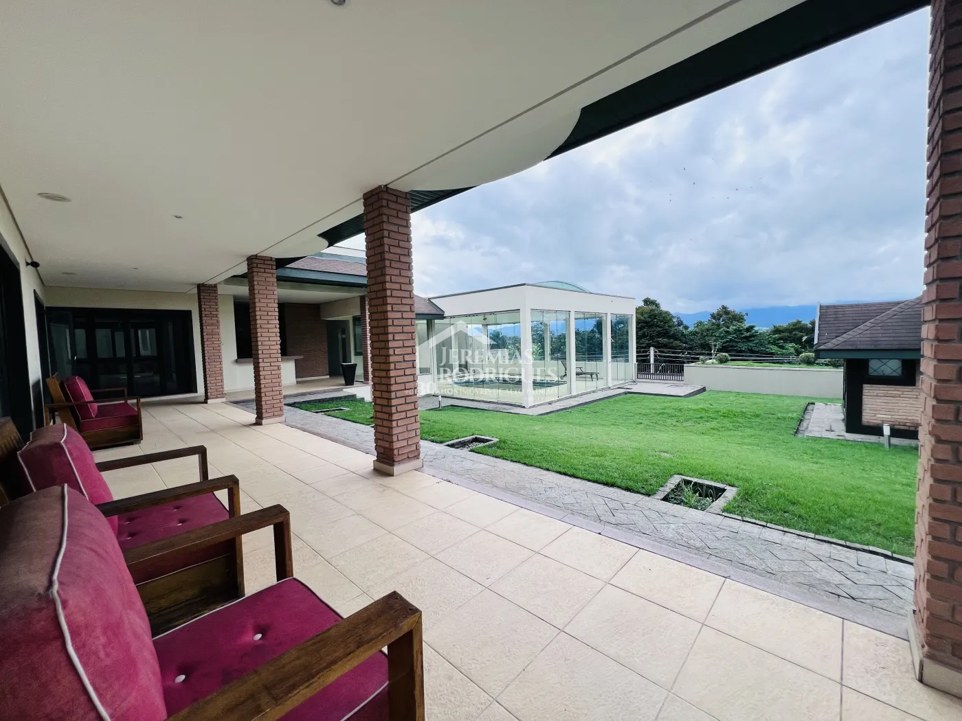 Casa com 8 dormitórios, 900 m² - Condomínio Portal da Serra - Taubaté/SP