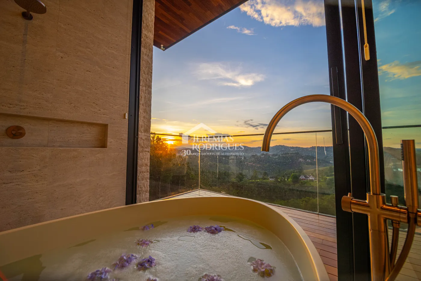 Mansão à venda com 11 suítes no Condomínio Gran Ville em Campos do Jordão/SP.