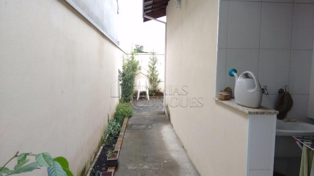 Casa à venda com 3 dormitórios no Condomínio Campos do Conde II em Tremembé/SP.