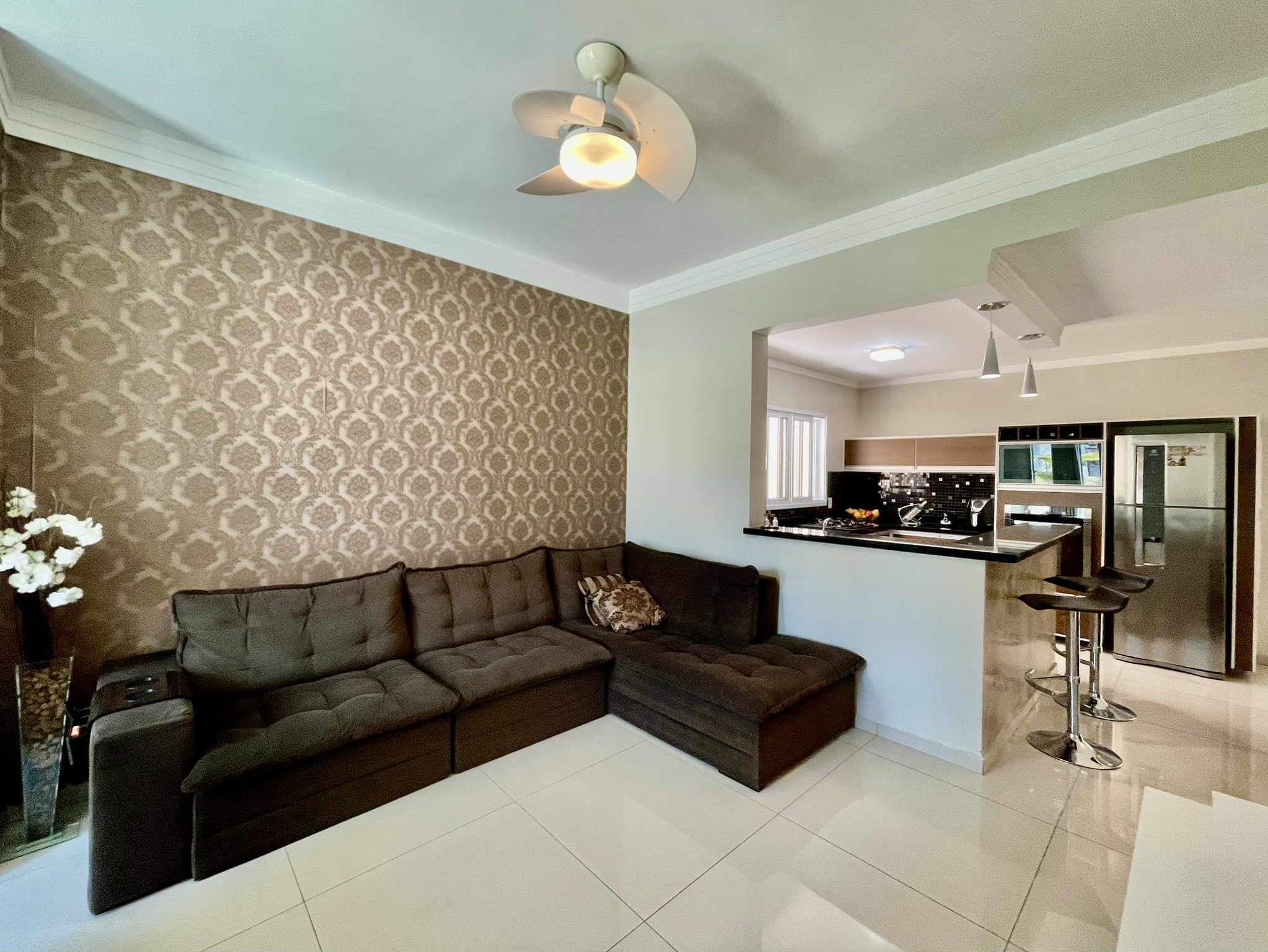 Casa à venda com 3 dormitórios no Condomínio Moema Ville em Pindamonhangaba/SP.