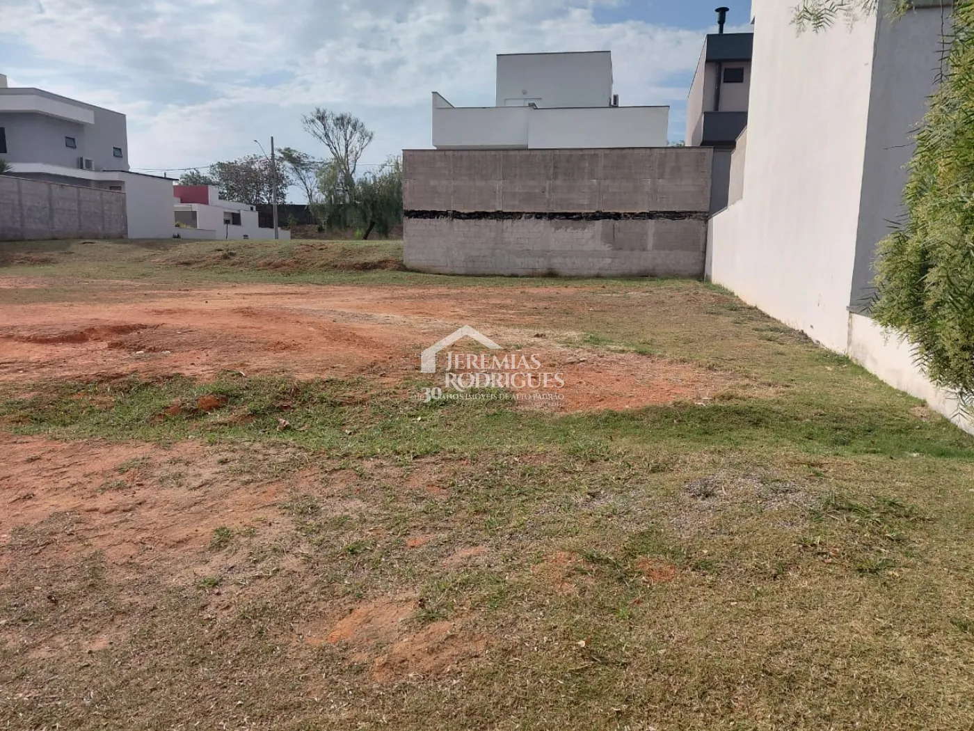 Terreno à venda com 258 m² no Condomínio Moema Ville em Pindamonhangaba/SP.