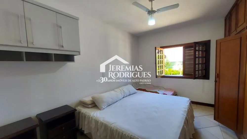 Casa térrea com 5 dorm - Condomínio Village Paineiras.