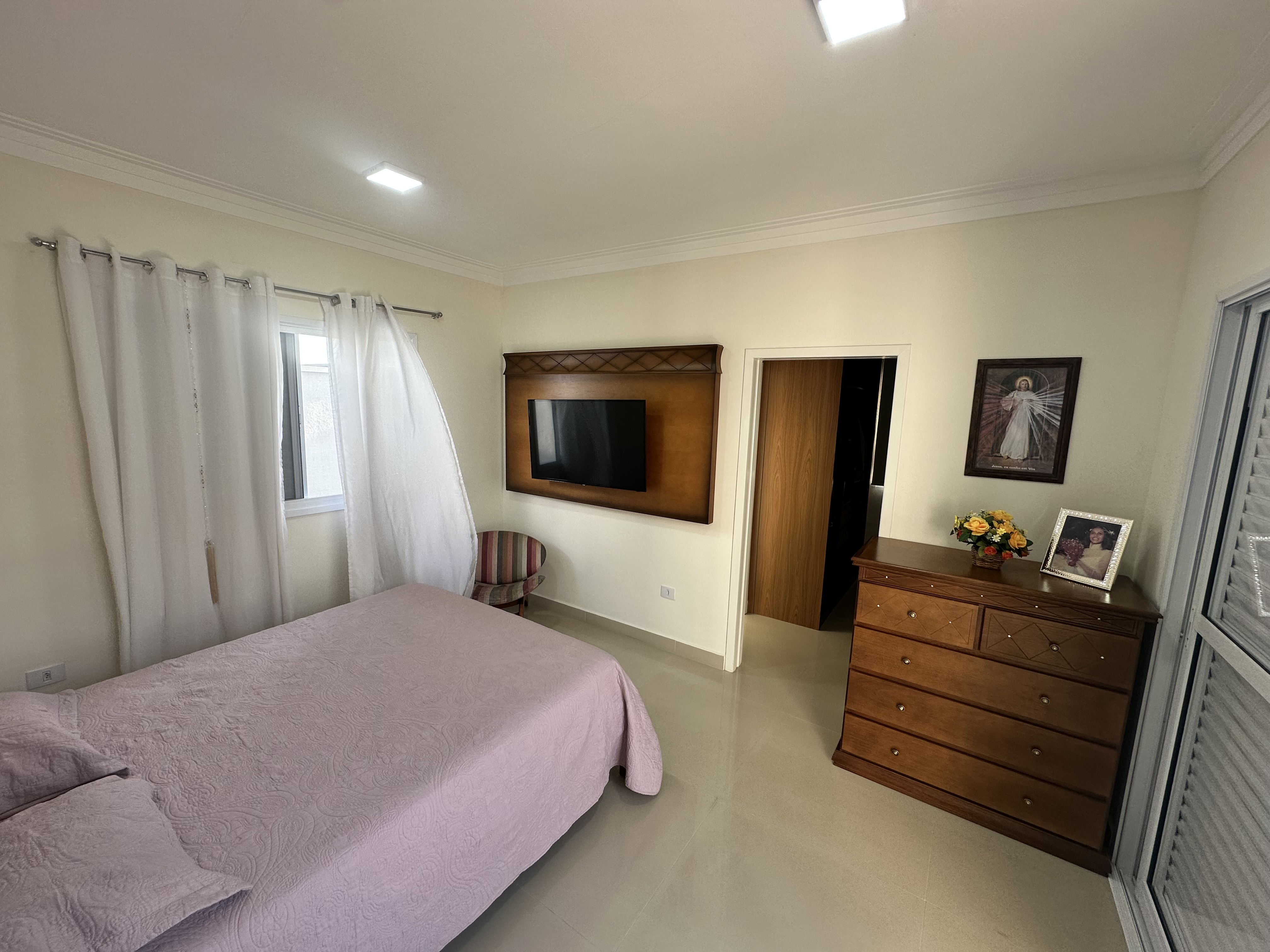 Casa para venda e locação com 3 suítes no Condomínio Reserva dos Lagos em Pindamonhangaba/SP.