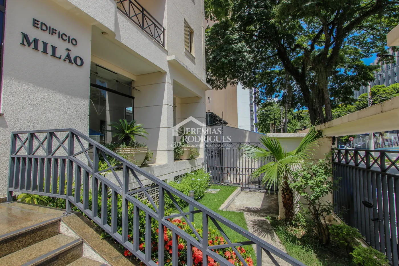 Apartamento à venda com 3 suítes, 274 m² no Edifício Milão em Taubaté/SP.