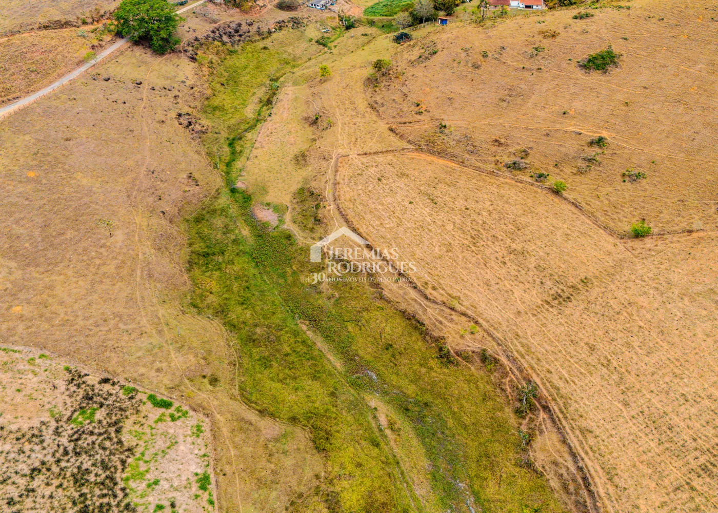 Fazenda à venda com 400 alqueires em São Jose do Barreiro/SP.