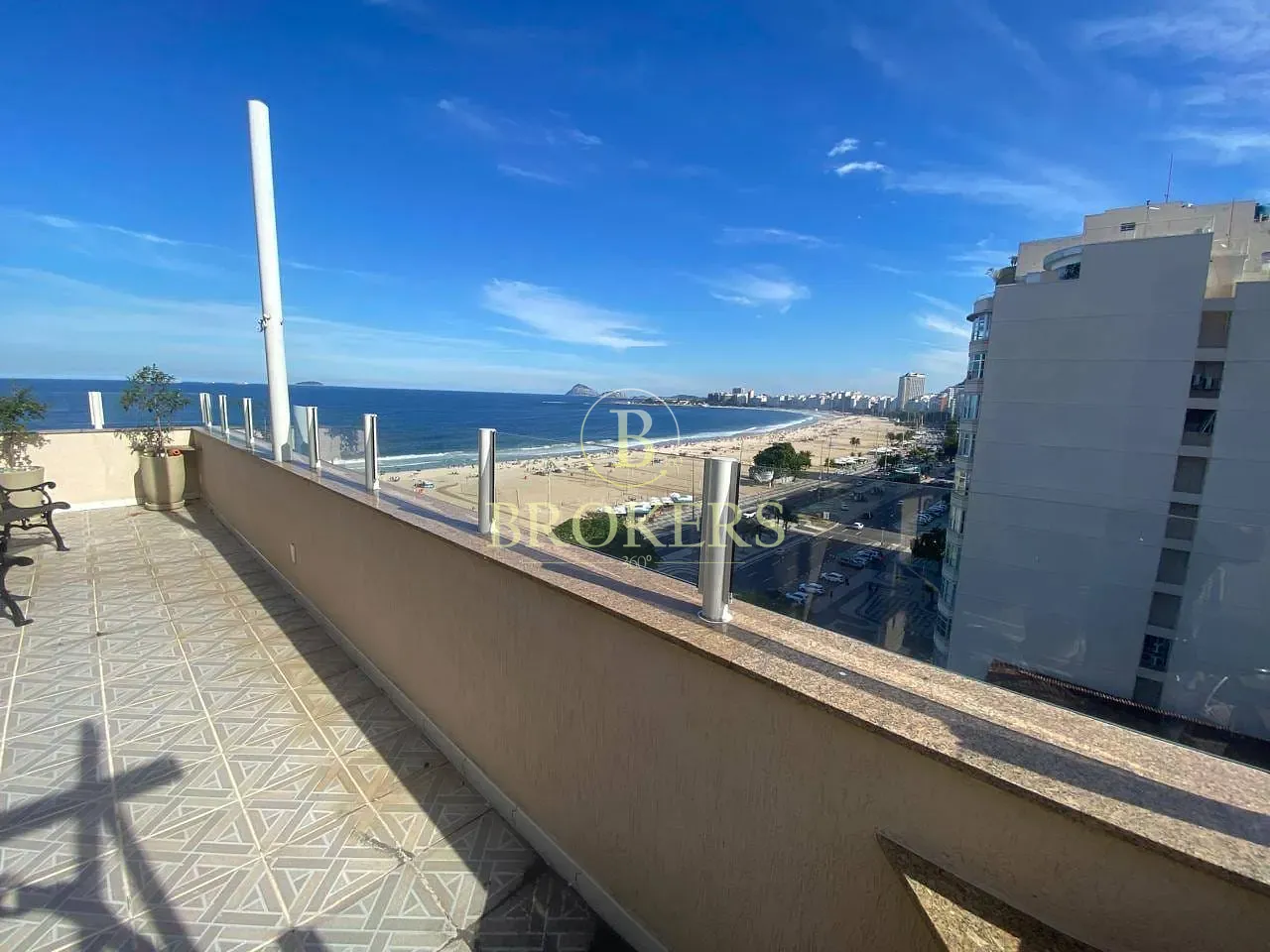Cobertura / Penthouse à venda, Avenida Atlântica - Copacabana. Varanda, 3 quartos sendo 2 suítes. — foto 1