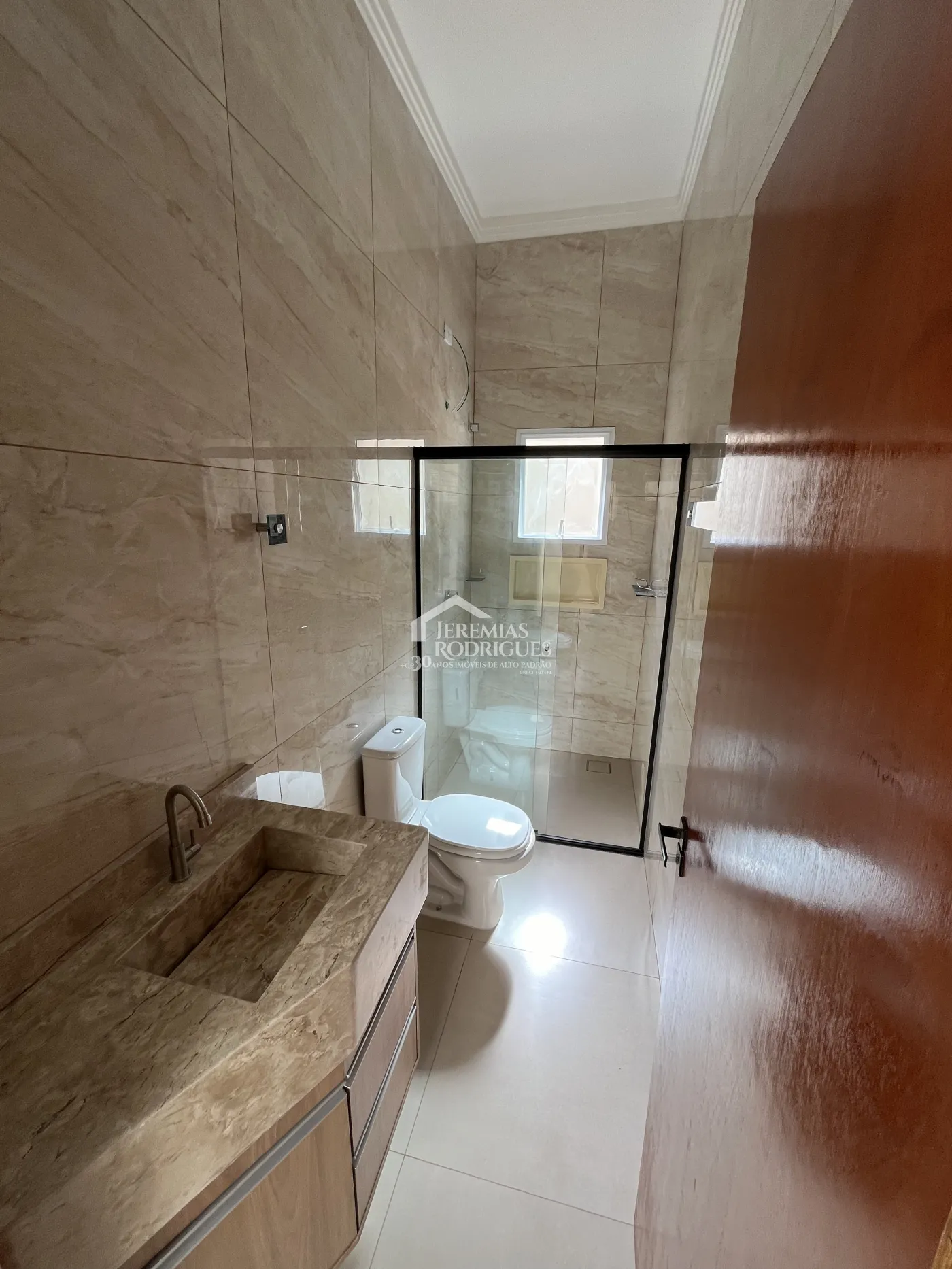 Casa com 3 dormitórios, 250,00 m² - Vila Suíça - Pindamonhangaba/SP.