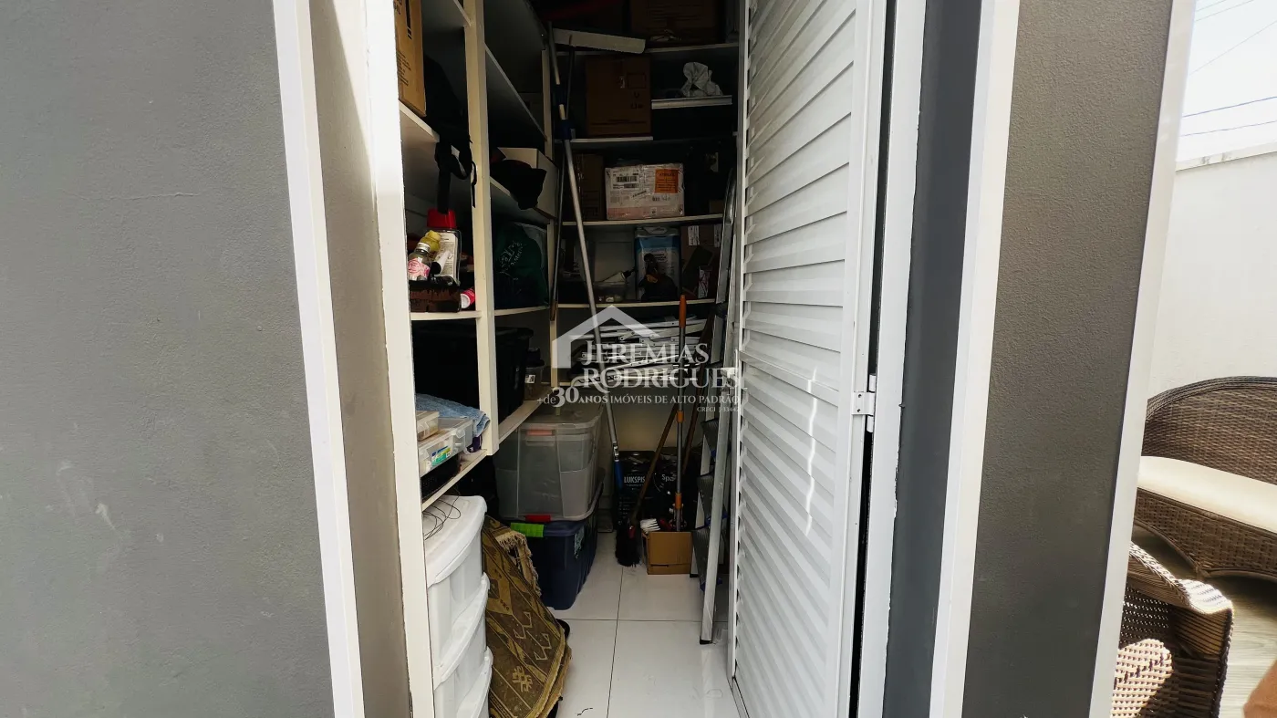 Casa à venda com 3 suítes no Condomínio Campos do Conde II Chambord em Tremembé/SP