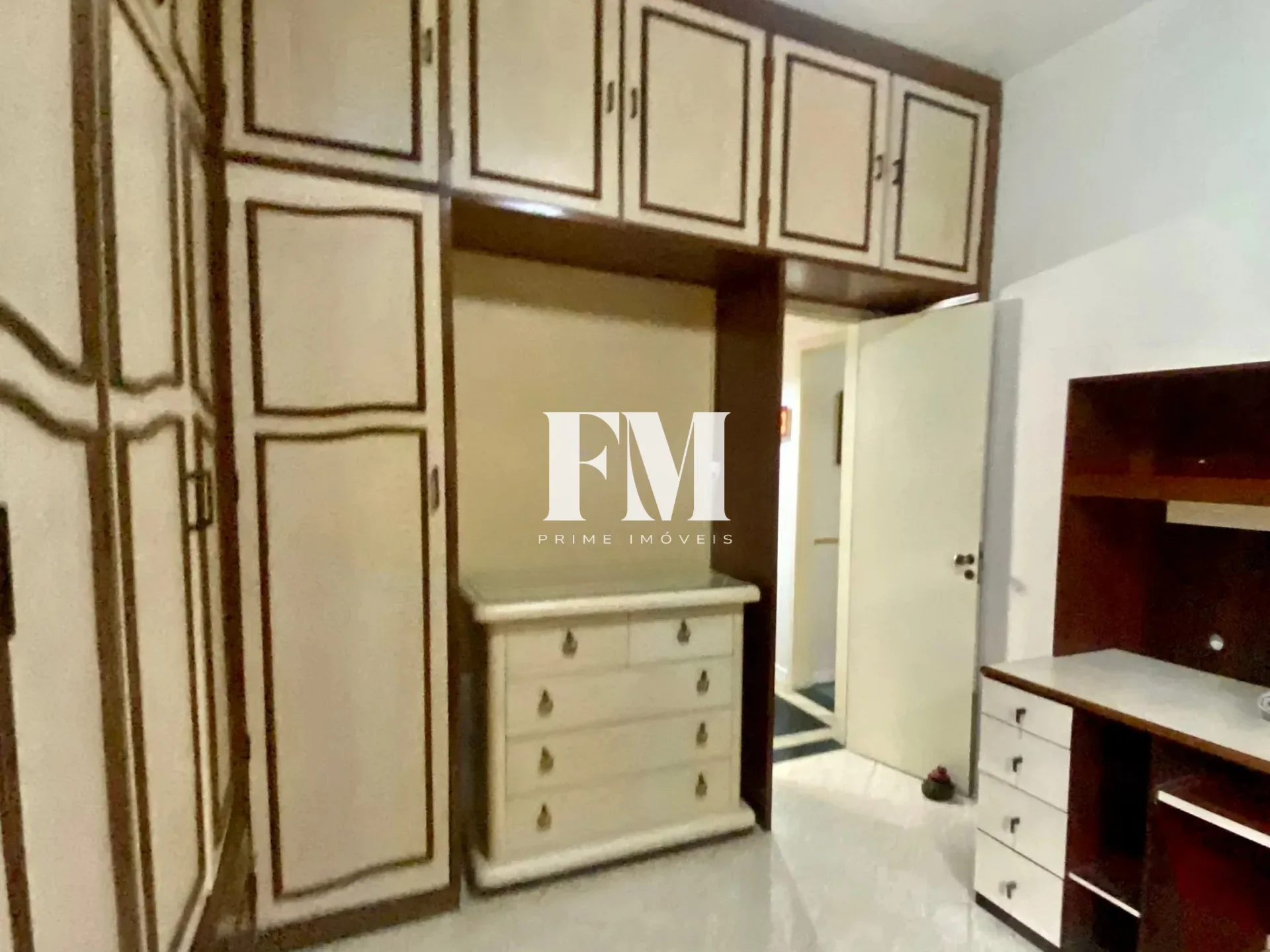 Oportunidade na quadra da praia Copacabana, Posto 3! Apartamento modernizado à venda, 2 quartos , s - foto 13