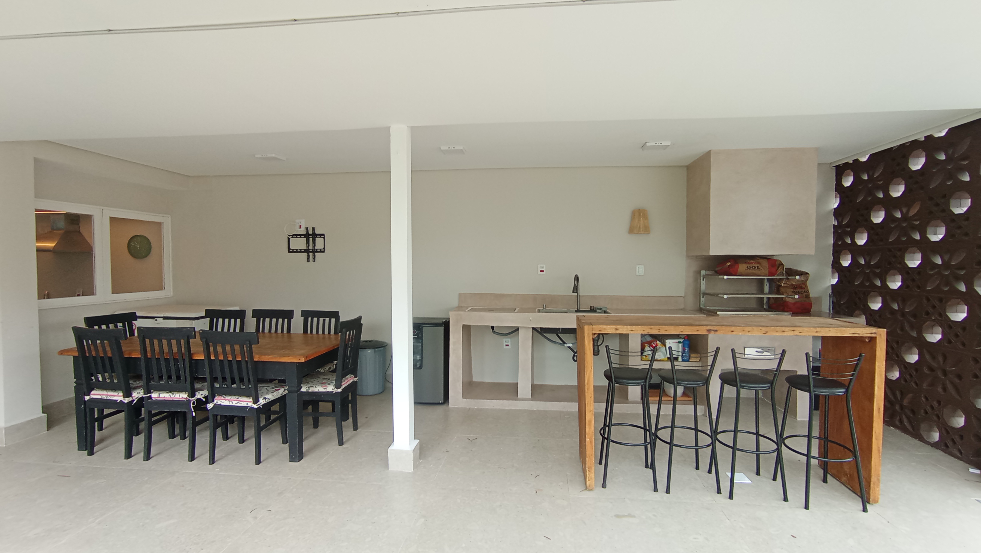 Casa à venda com 3 dormitórios no Condomínio Portal do Sol em Tremembé/SP.