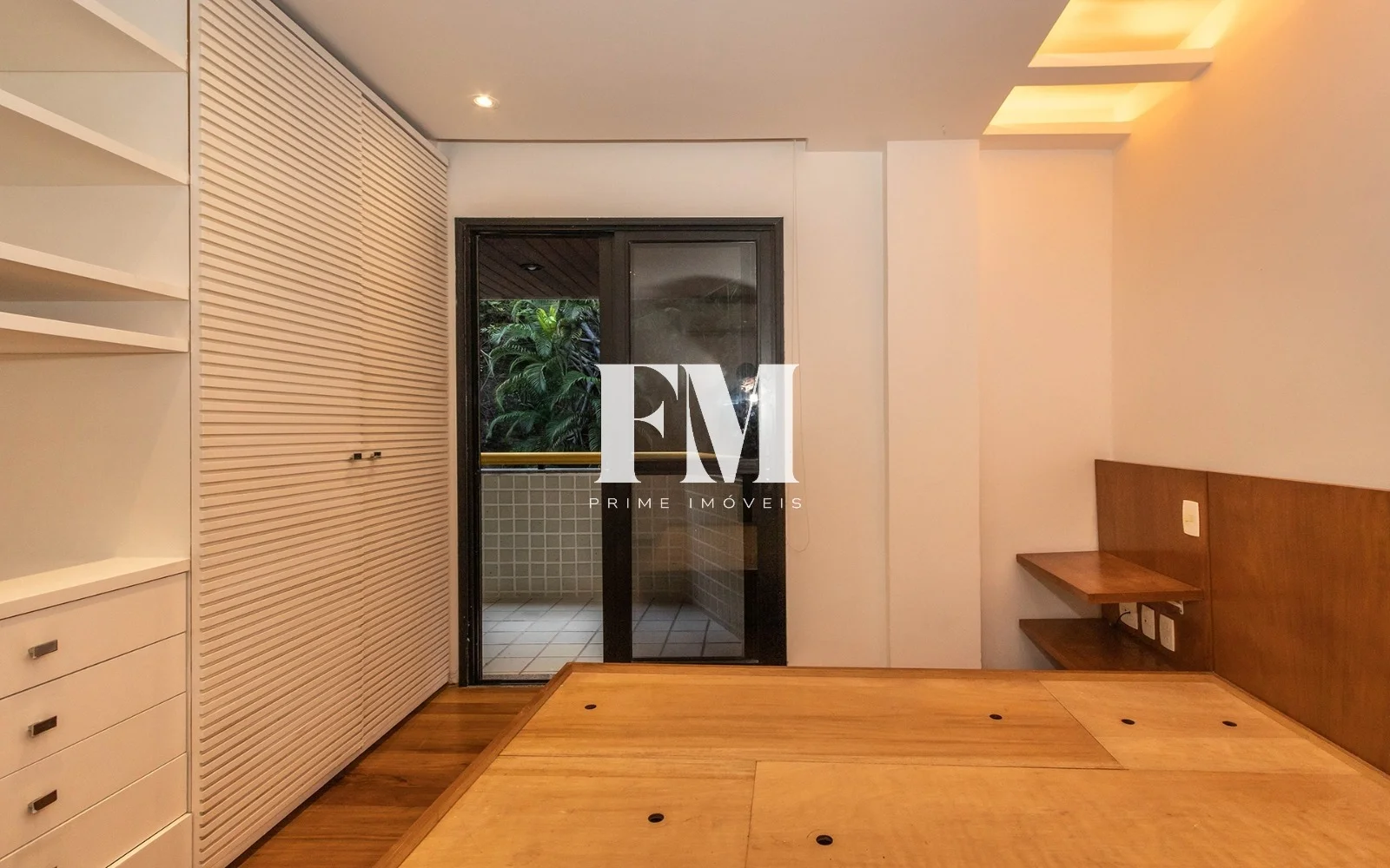 Leblon | Rua Aperana | 2 Quartos (1 Suíte) | 79m² com Varanda e Vaga a Poucos Metros da Praia - foto 12