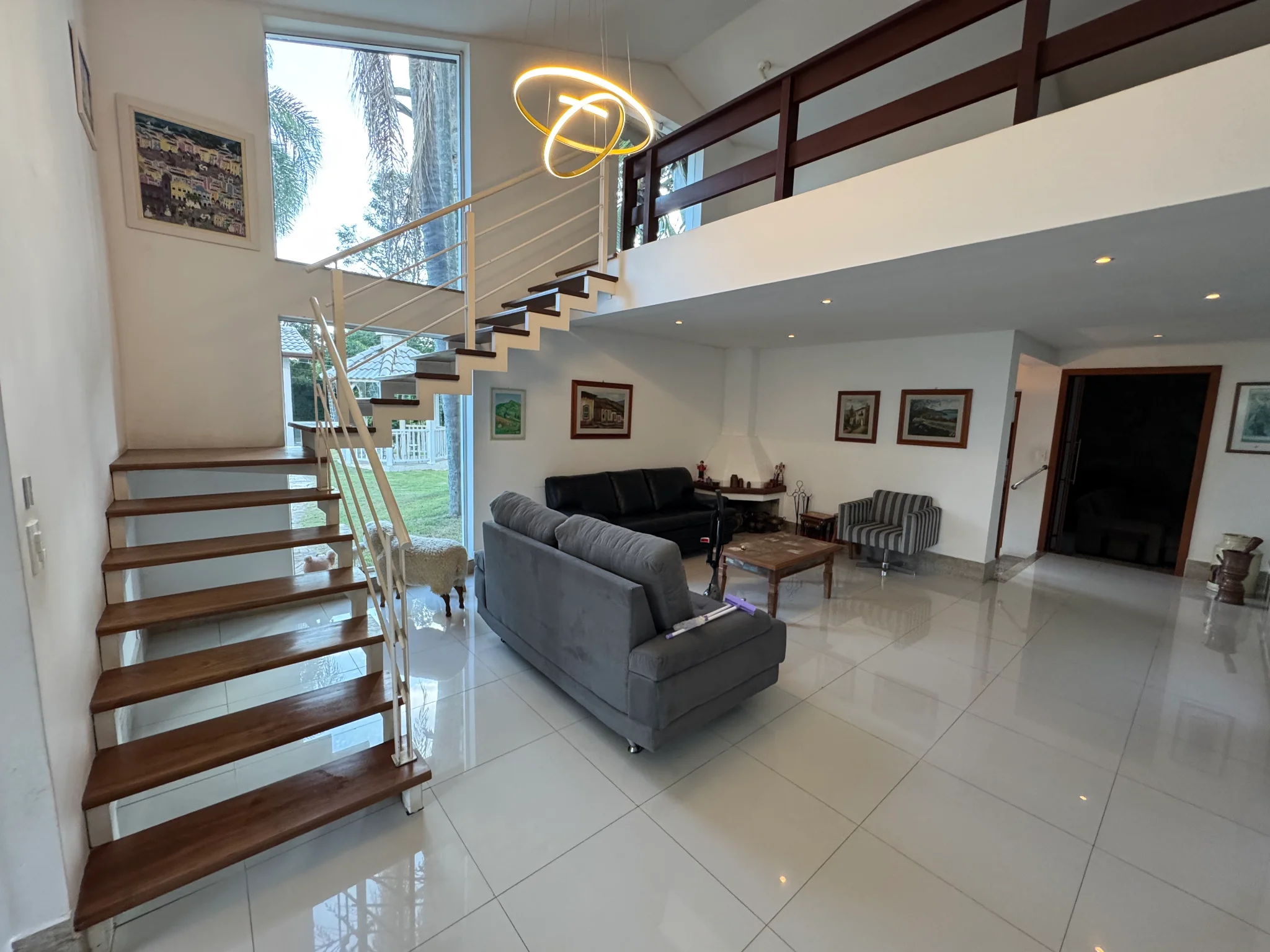 Casa à venda com 5 dormitórios no Condomínio Villlage Paineiras em Pindamonhangaba/SP. 