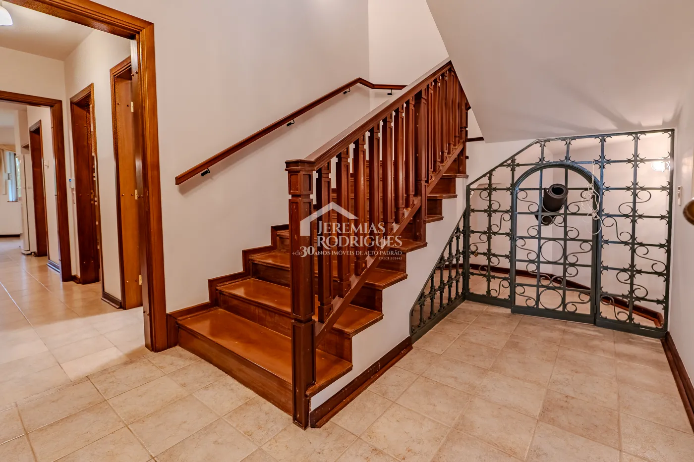 Casa com 4 suítes, 670 m² - Alto do Capivari - Campos do Jordão/SP.