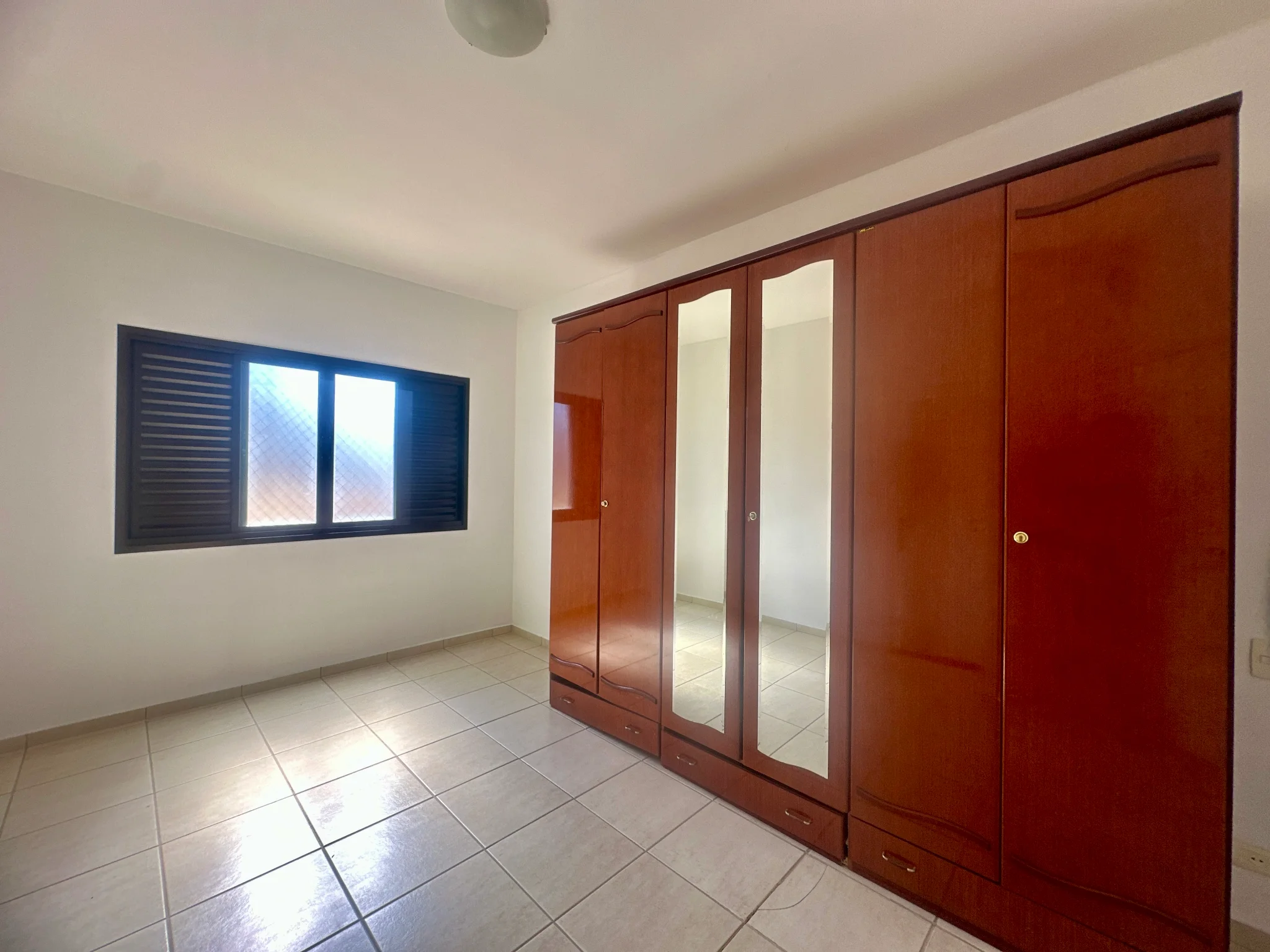 Casa para venda e locação no Condomínio Taubaté Village em Taubaté/SP.